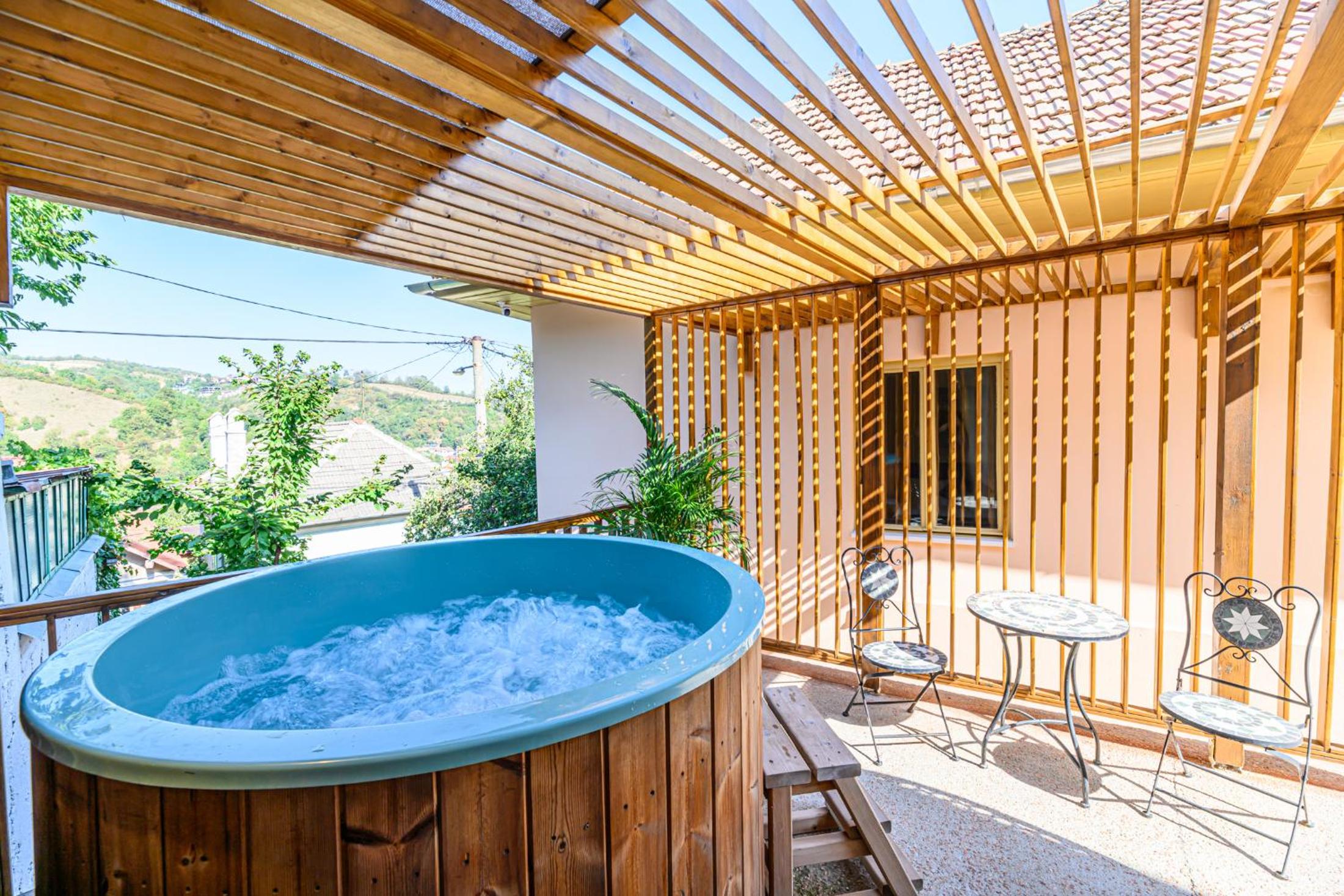 LAGOM - Hot Tub Hideout view 4