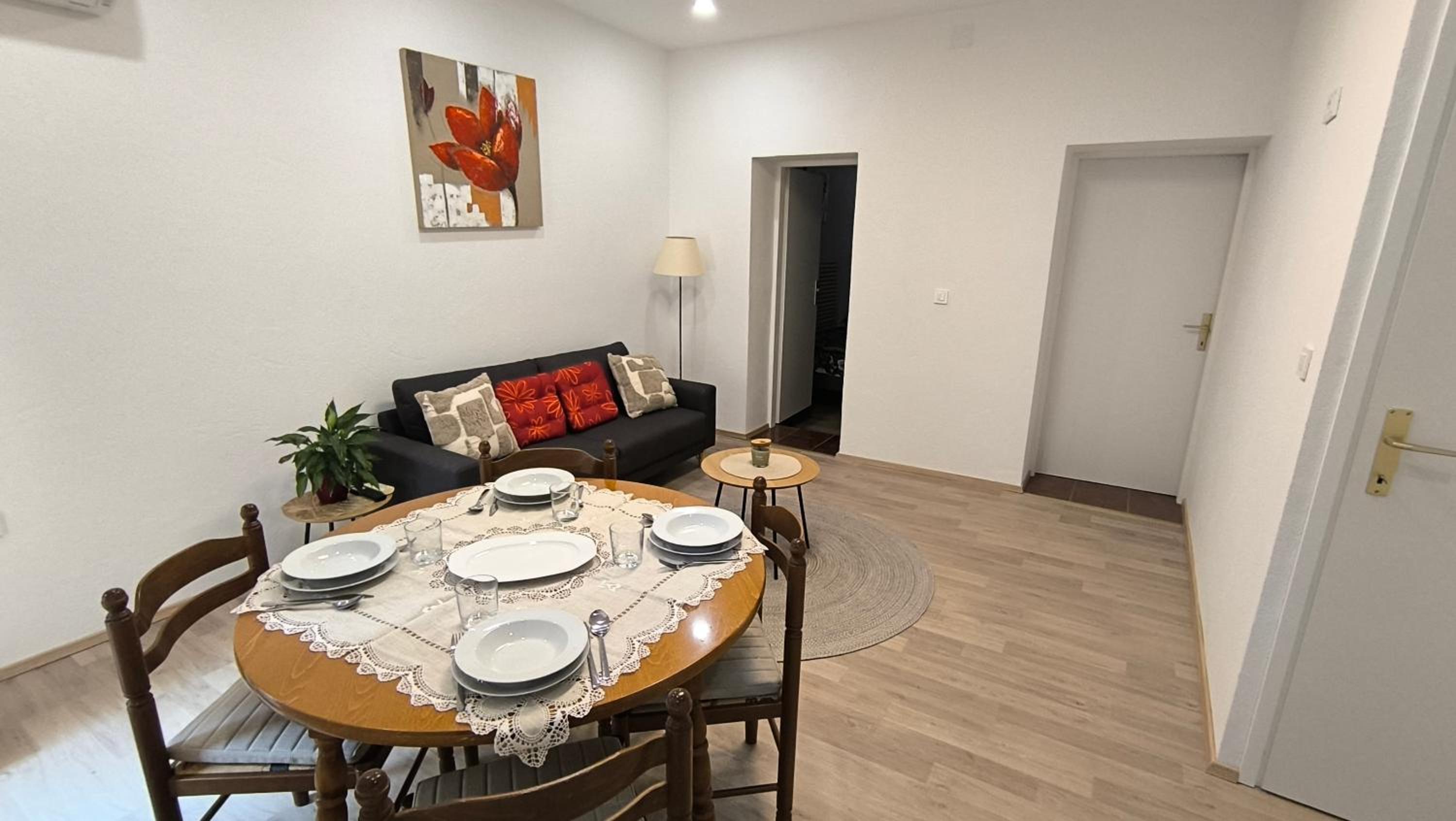Apartment EMA view 4