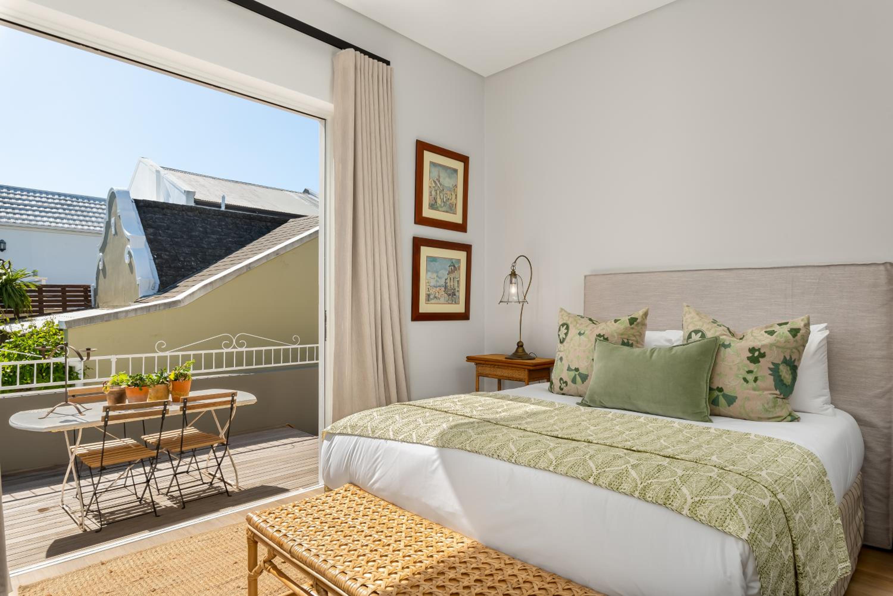 Designer Family Haven In The Heart Of Sea Point view 5