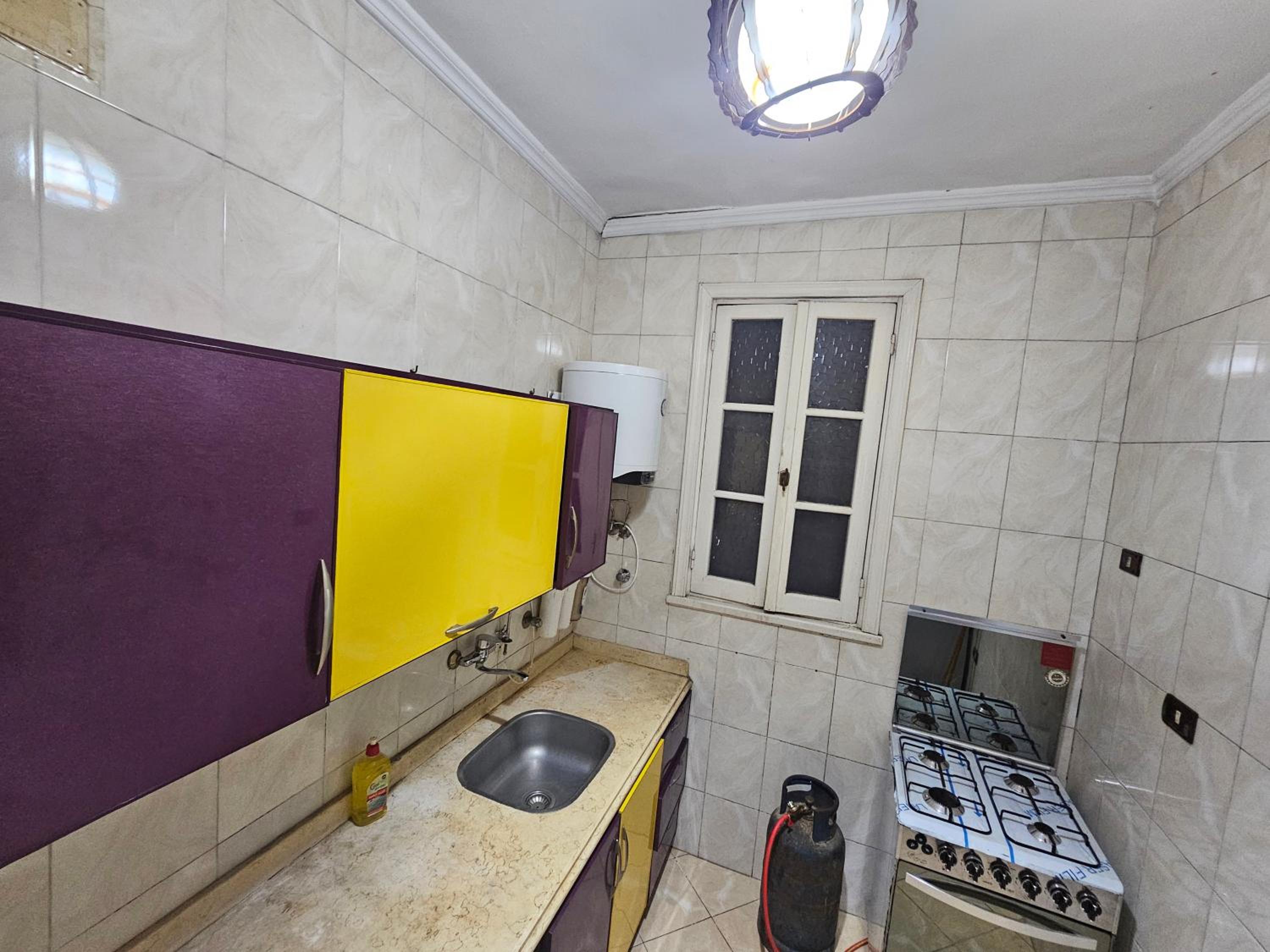 Downtown simple apartment - families only