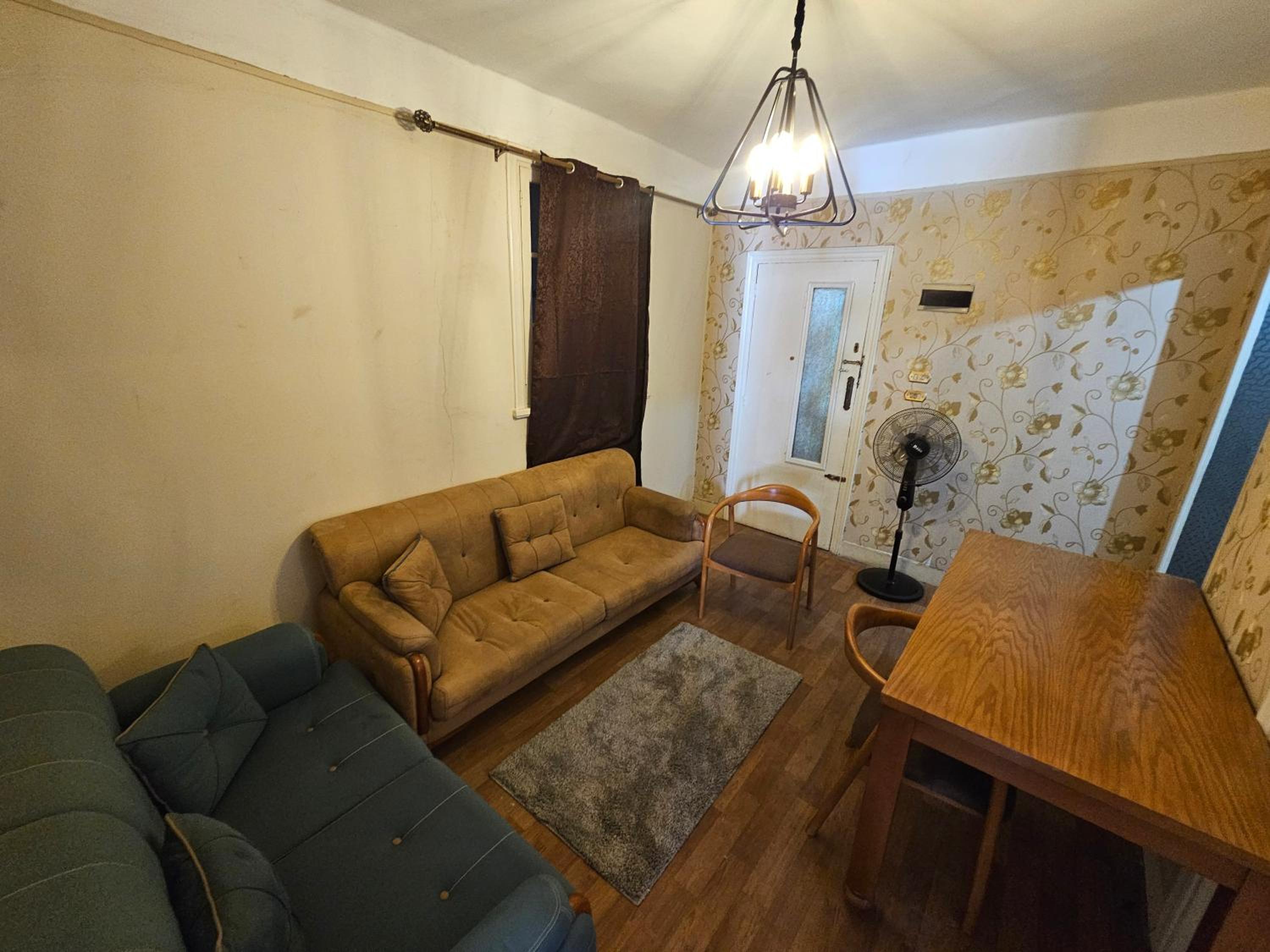 Downtown simple apartment - families only