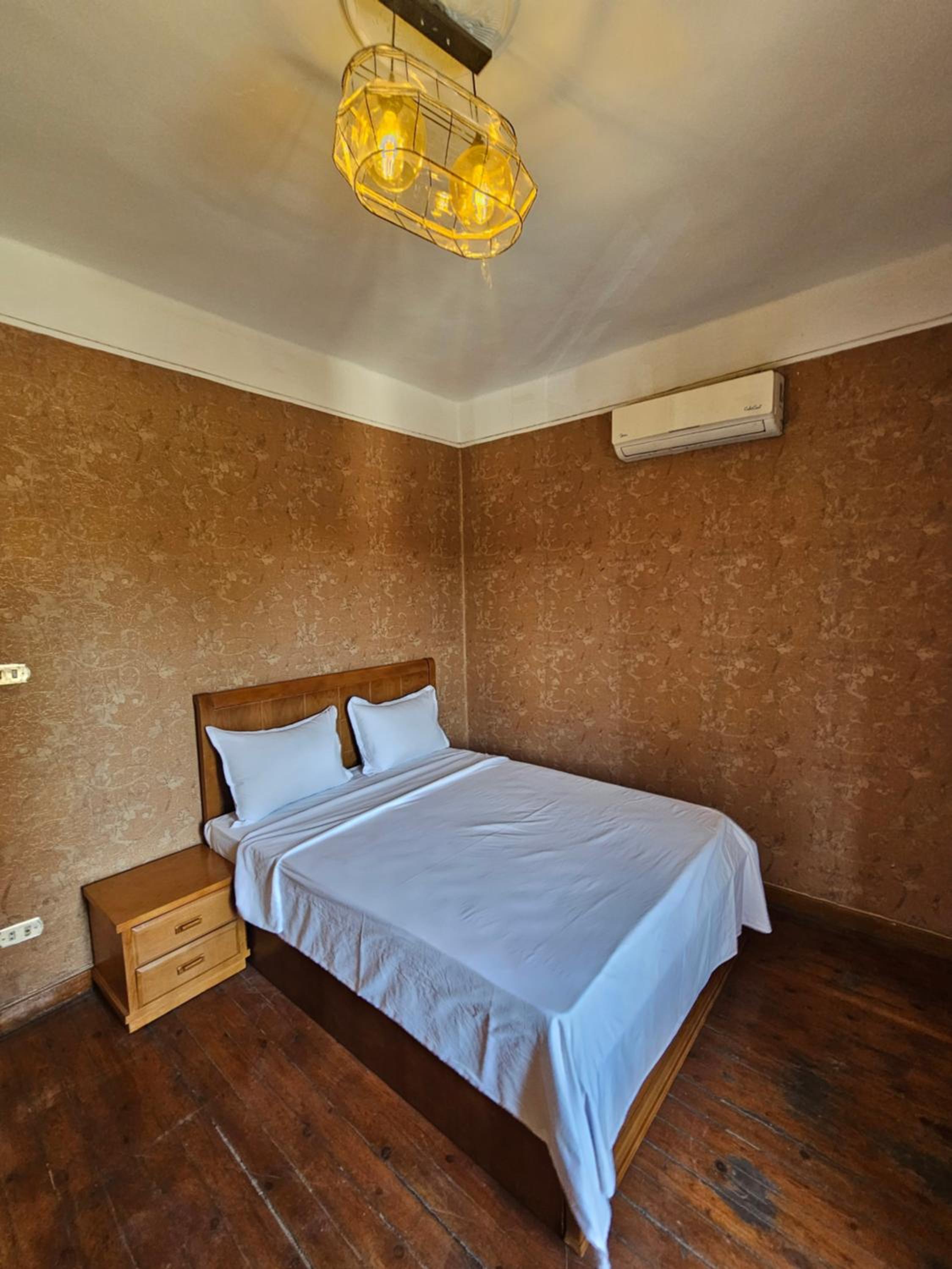 Downtown simple apartment - families only