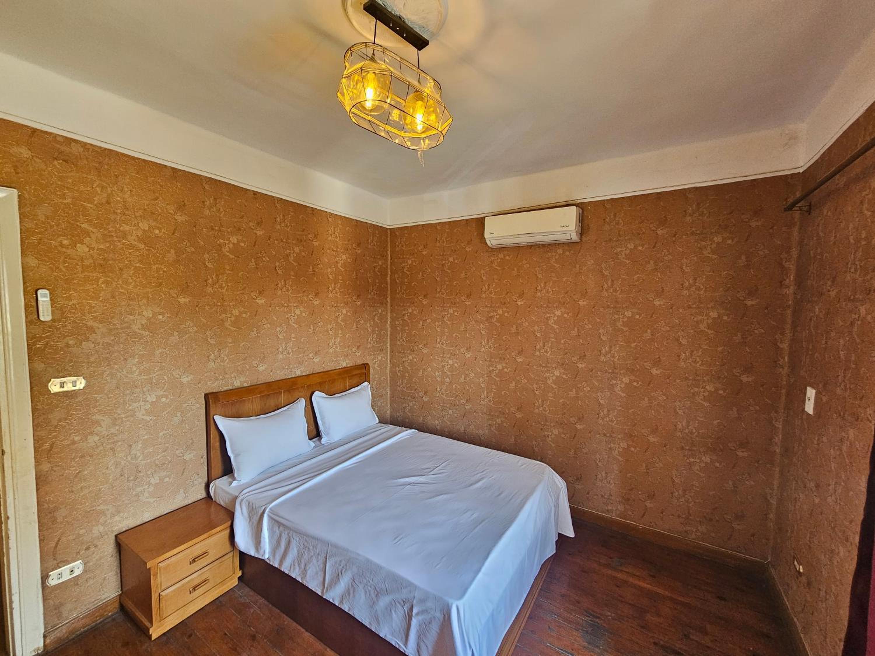 Downtown simple apartment - families only