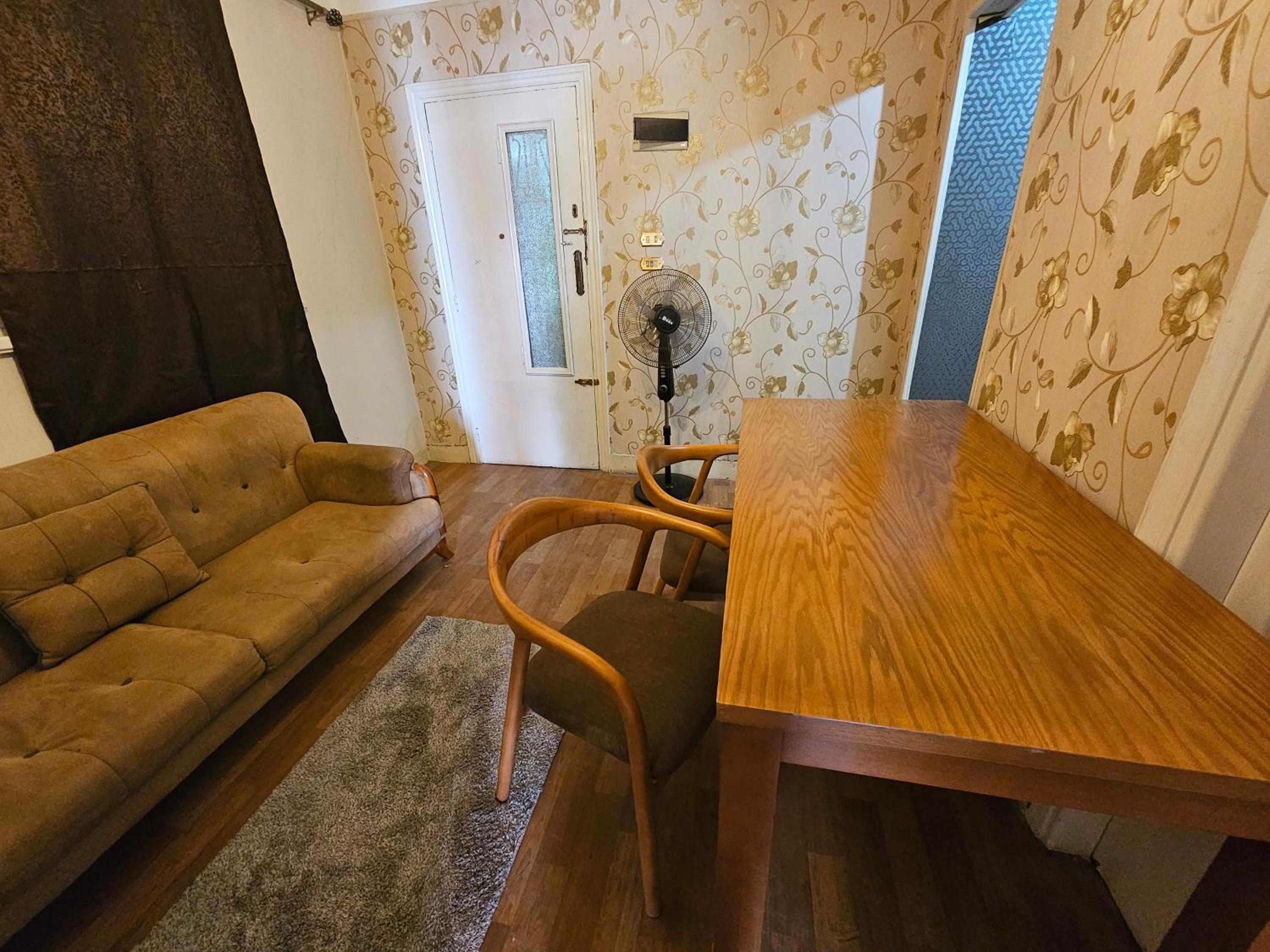 Downtown simple apartment - families only
