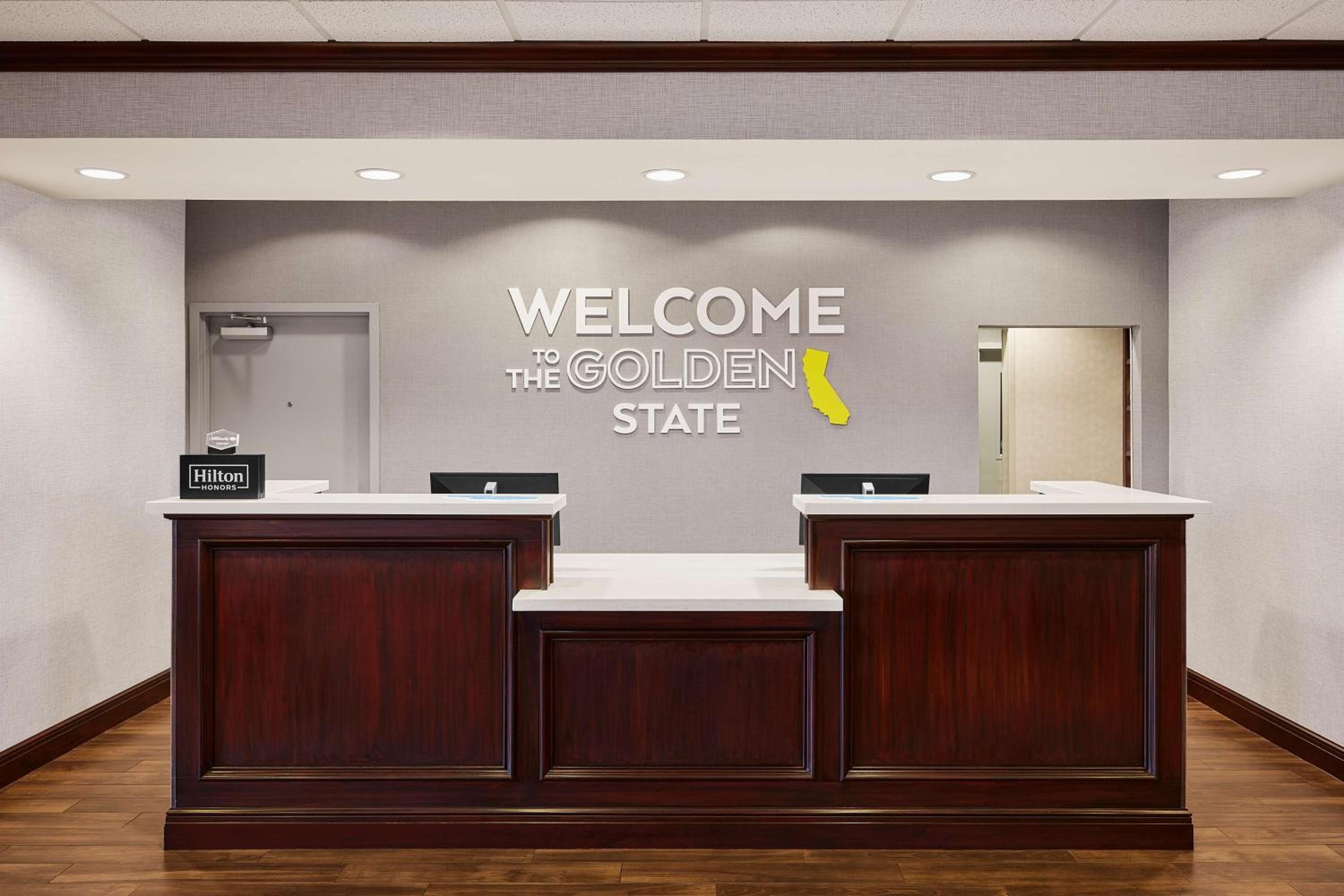 Ridgecrest Vacations - Hampton Inn  Suites Ridgecrest - Property Image 2