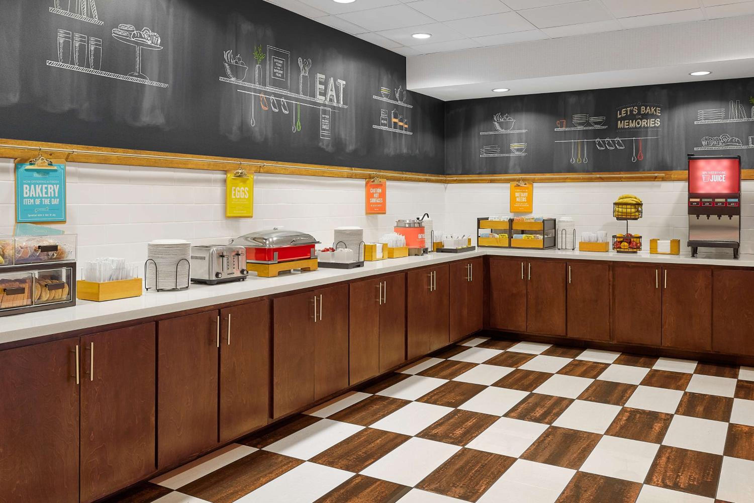 Ridgecrest Vacations - Hampton Inn  Suites Ridgecrest - Property Image 5
