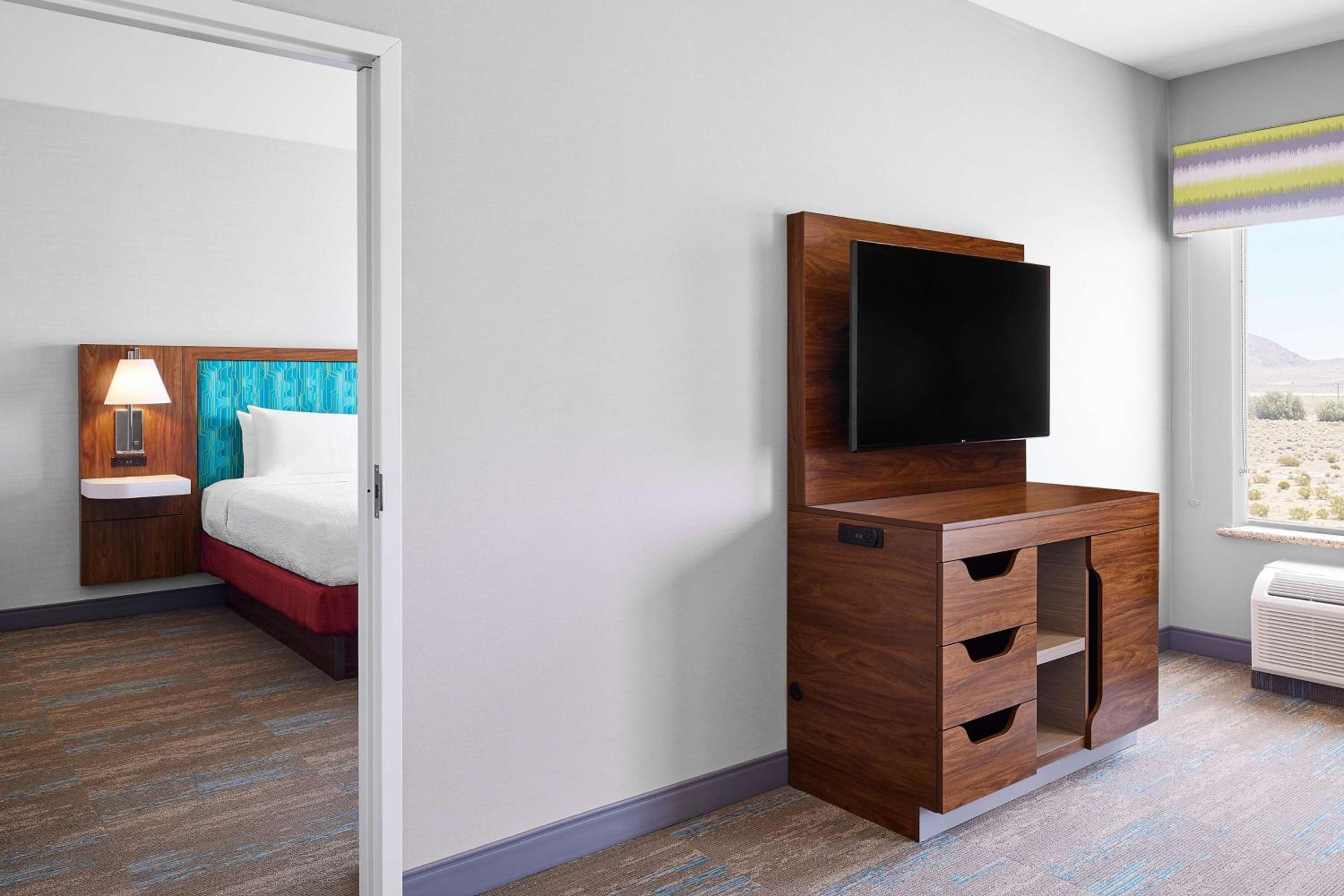 Ridgecrest Vacations - Hampton Inn  Suites Ridgecrest - Property Image 9