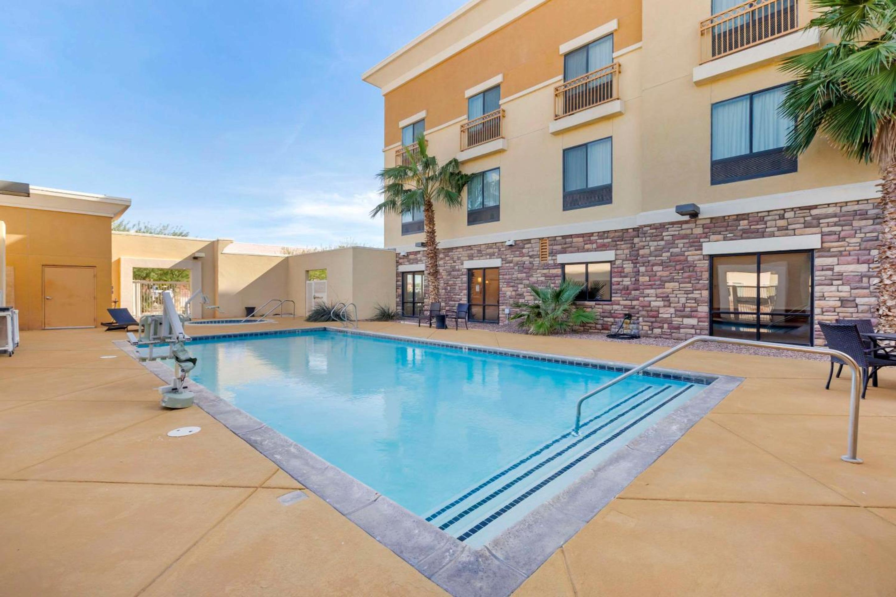 Blythe Vacations - Comfort Suites - Property Image 14