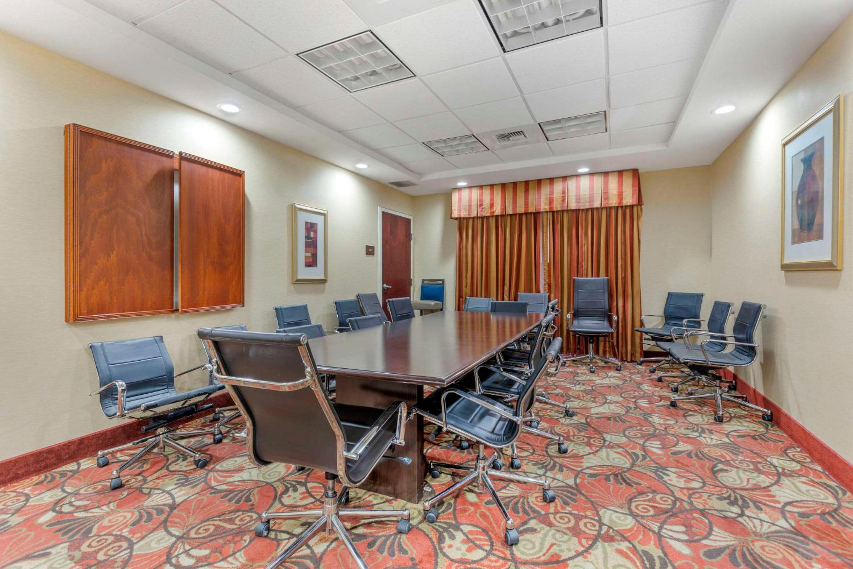 Blythe Vacations - Comfort Suites - Property Image 9