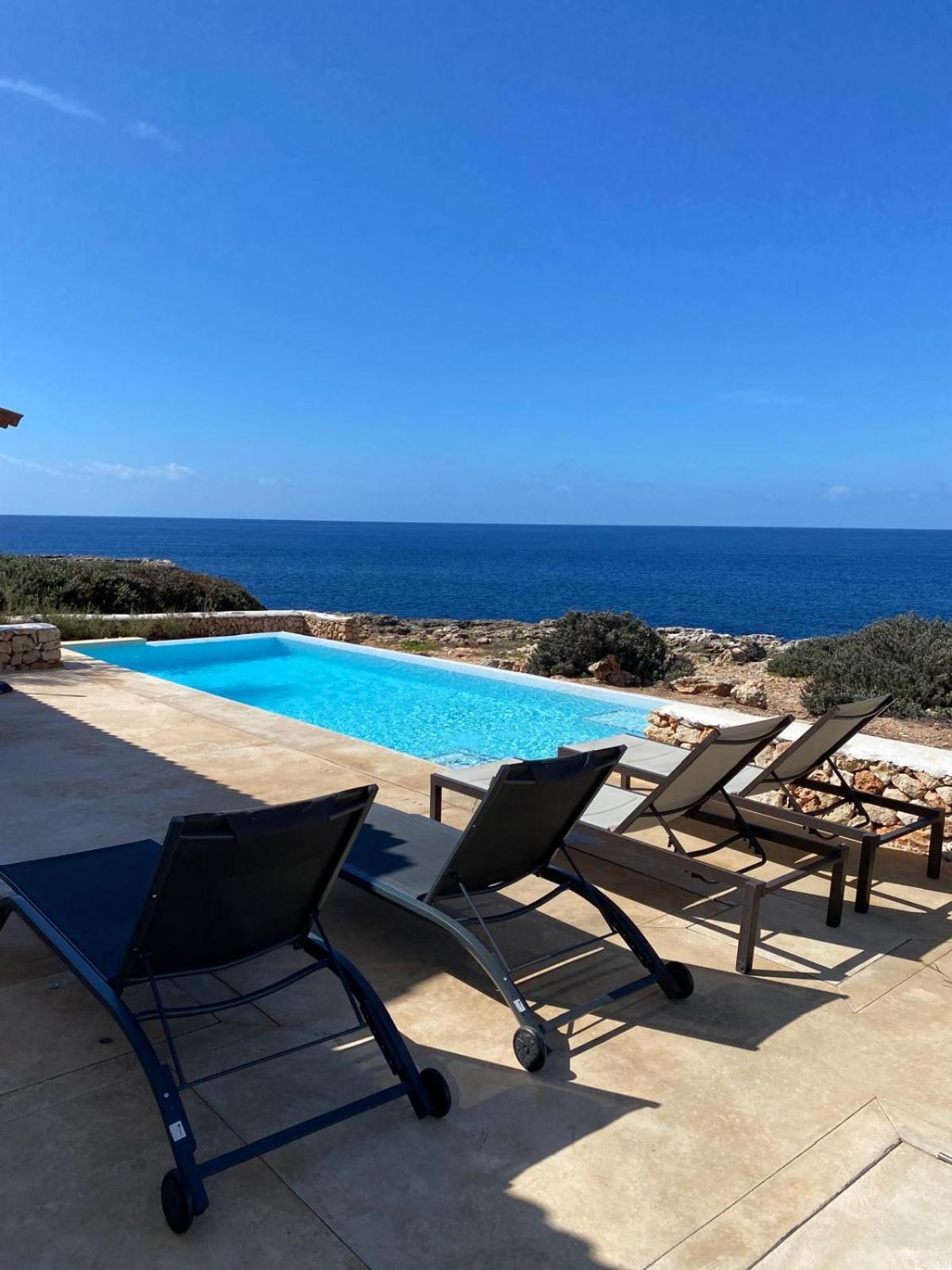 Binisamar Infinity Pool over the sea