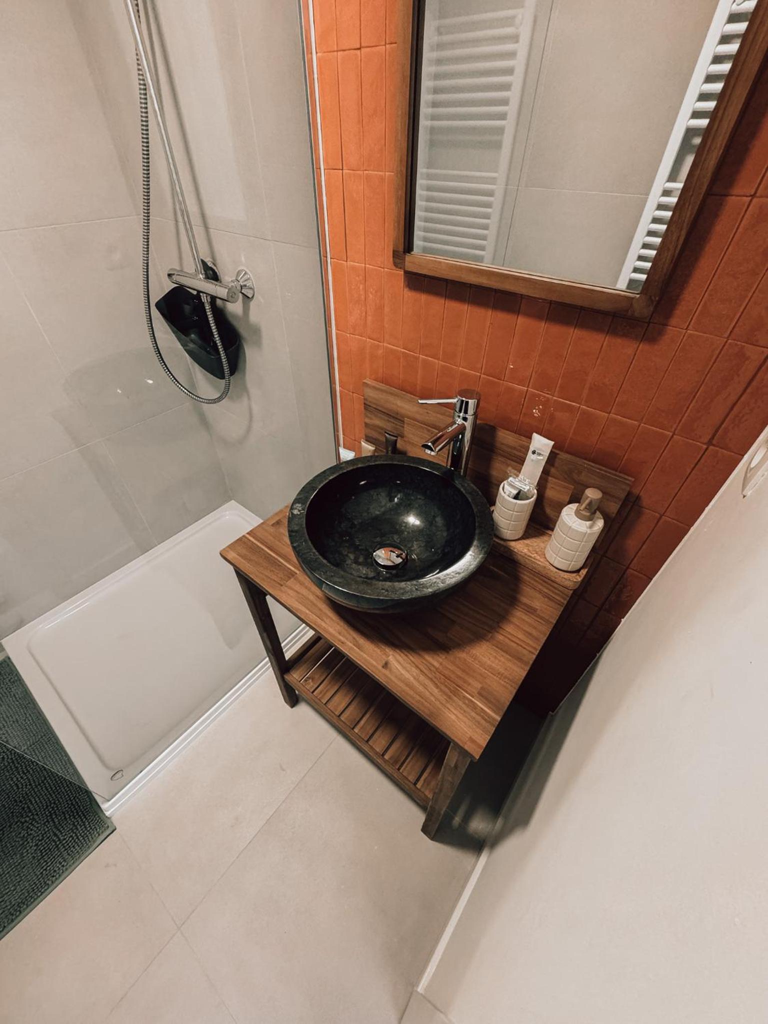 Business Accommodation 'Flow Living' Nomad