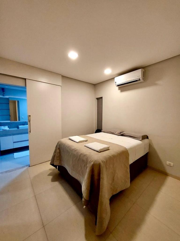 Apto Amplo e Completo - 2 Quartos, Sala e Cozinha