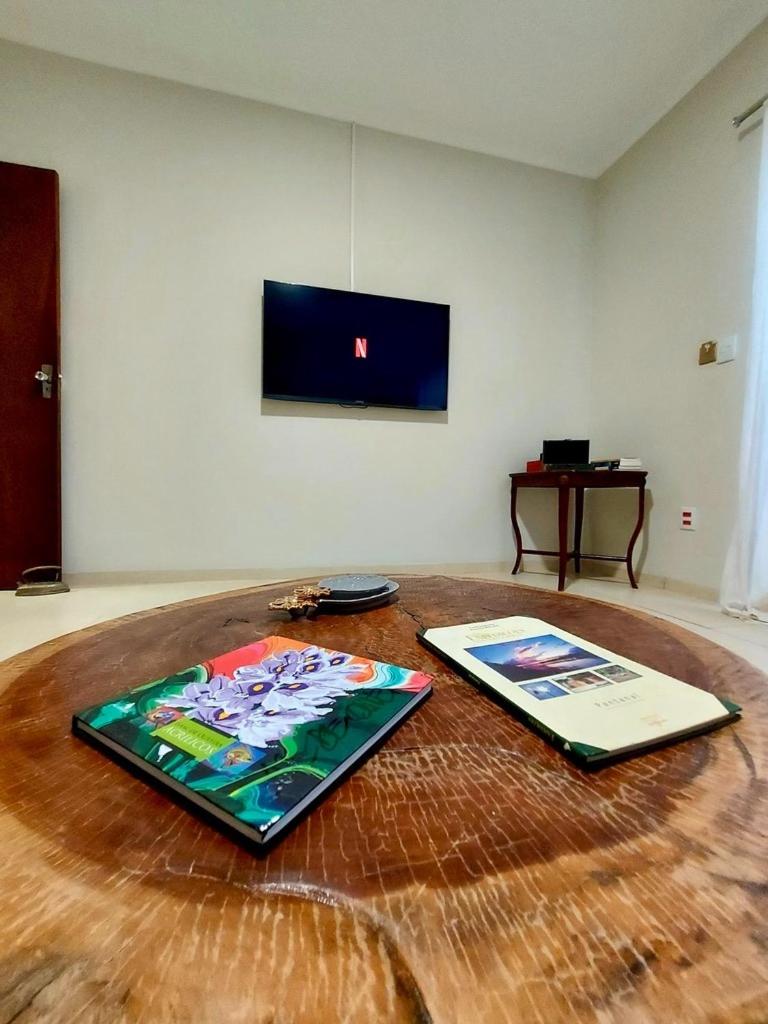 Apto Amplo e Completo - 2 Quartos, Sala e Cozinha