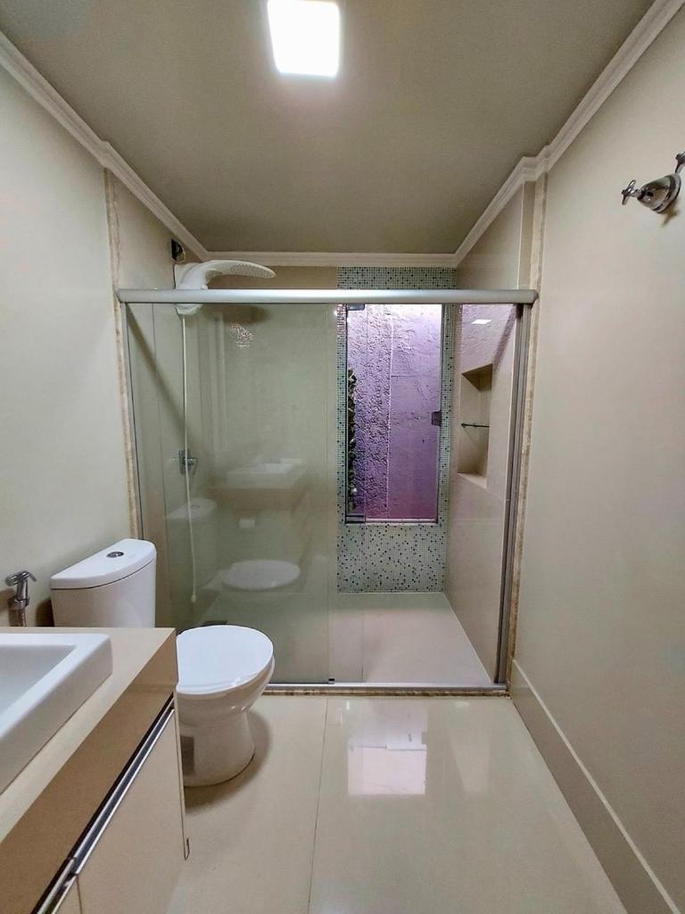 Apto Amplo e Completo - 2 Quartos, Sala e Cozinha