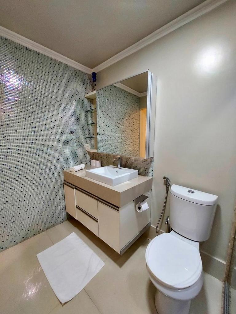 Apto Amplo e Completo - 2 Quartos, Sala e Cozinha