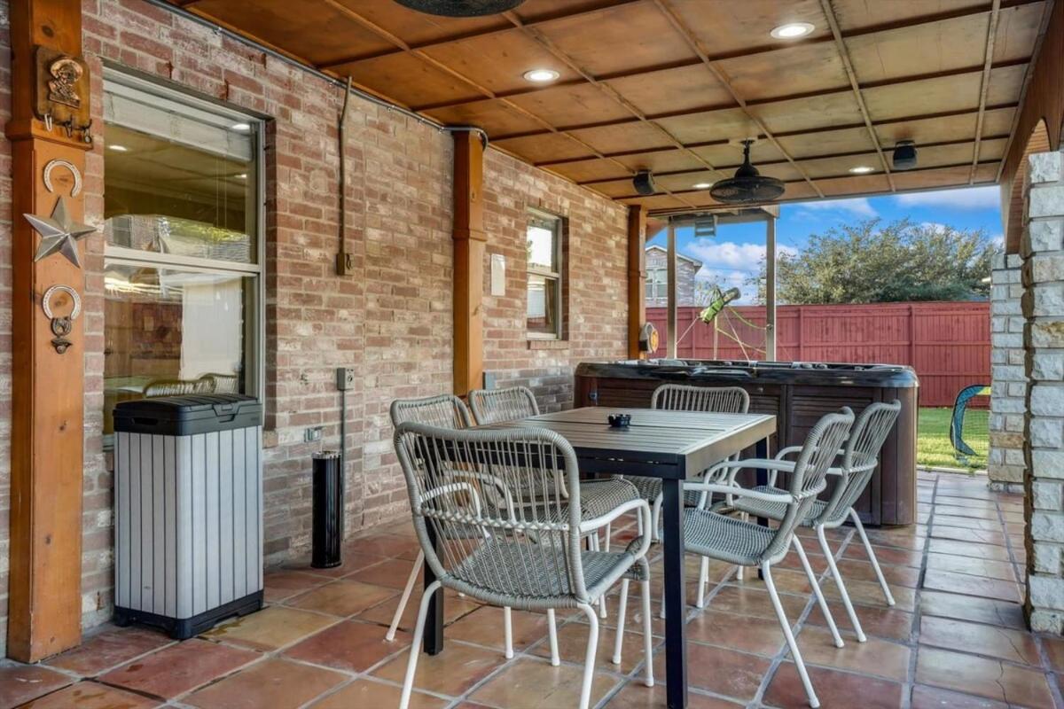 Hotel Sophisticated 5BR 2,5BA Holiday Villa - Pool Sauna Hot Tub - Image 1