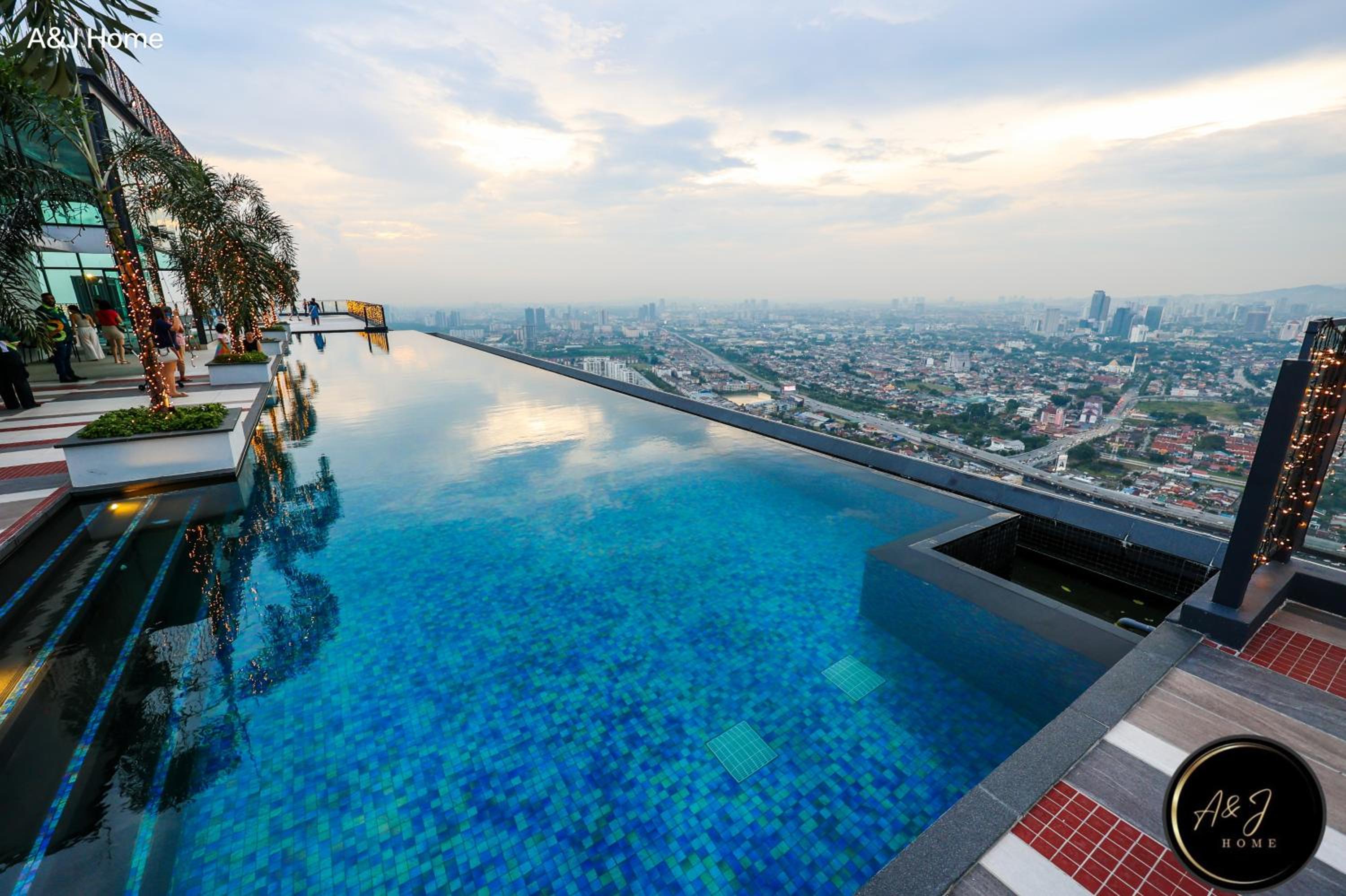 SK2 Luxury Home 3R2B Bloomsvale
