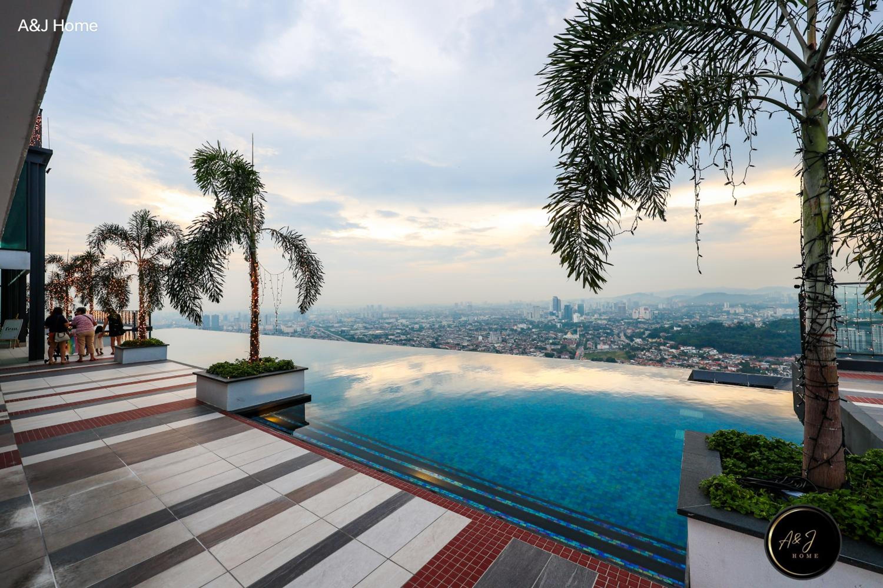 SK2 Luxury Home 3R2B Bloomsvale