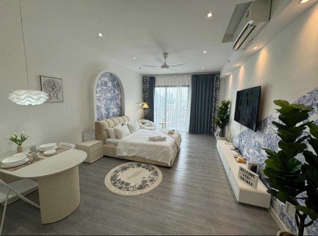 Pretty Room with balcony klcc view in Chamber