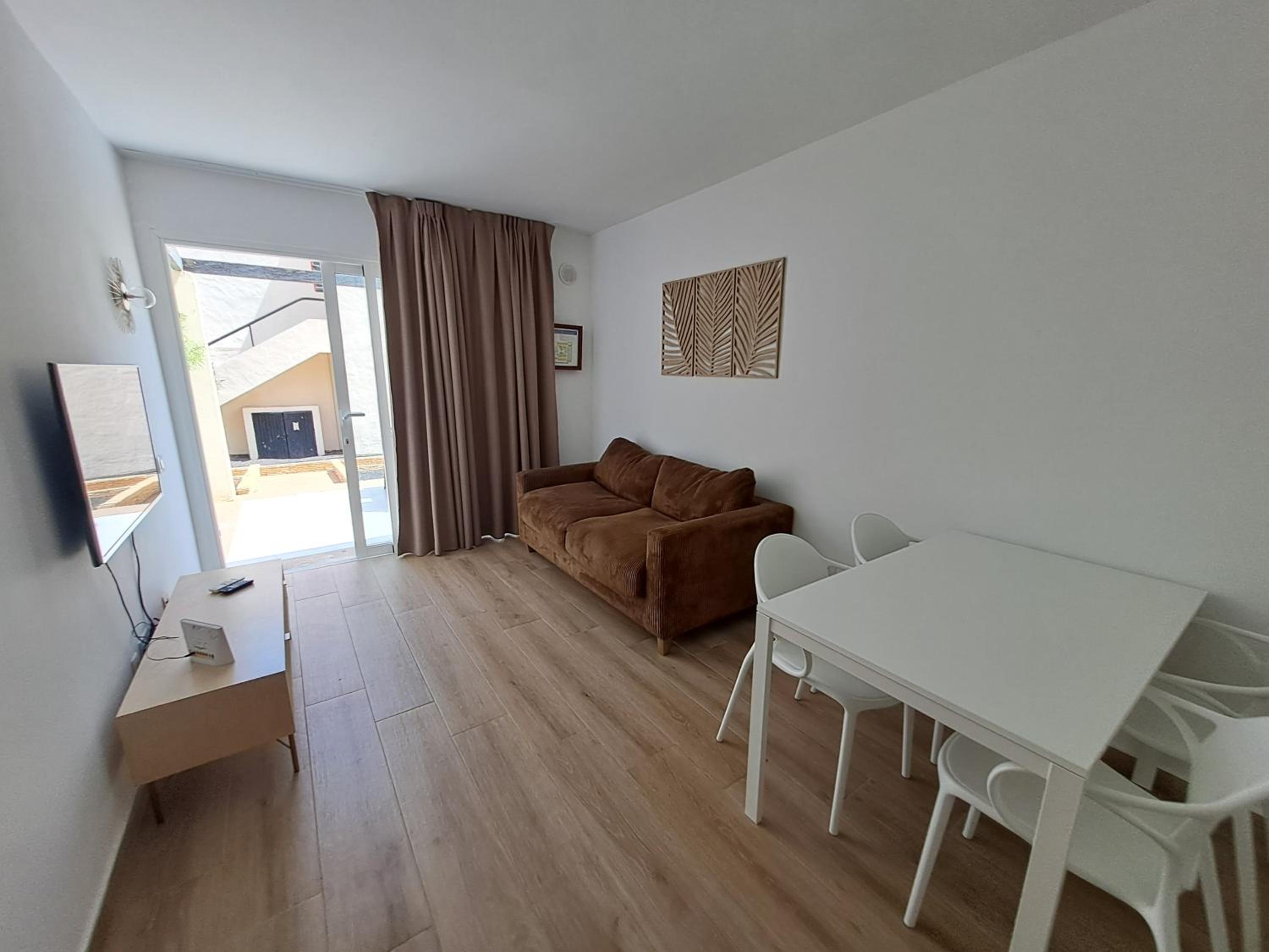 HomeforGuest Apartamento con terraza y piscina en Corralejo