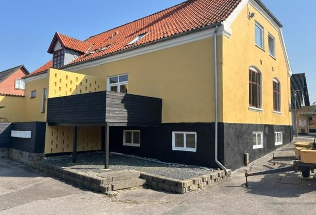 Folsted - Værelse 104 med eget badeværelse og fri parkering