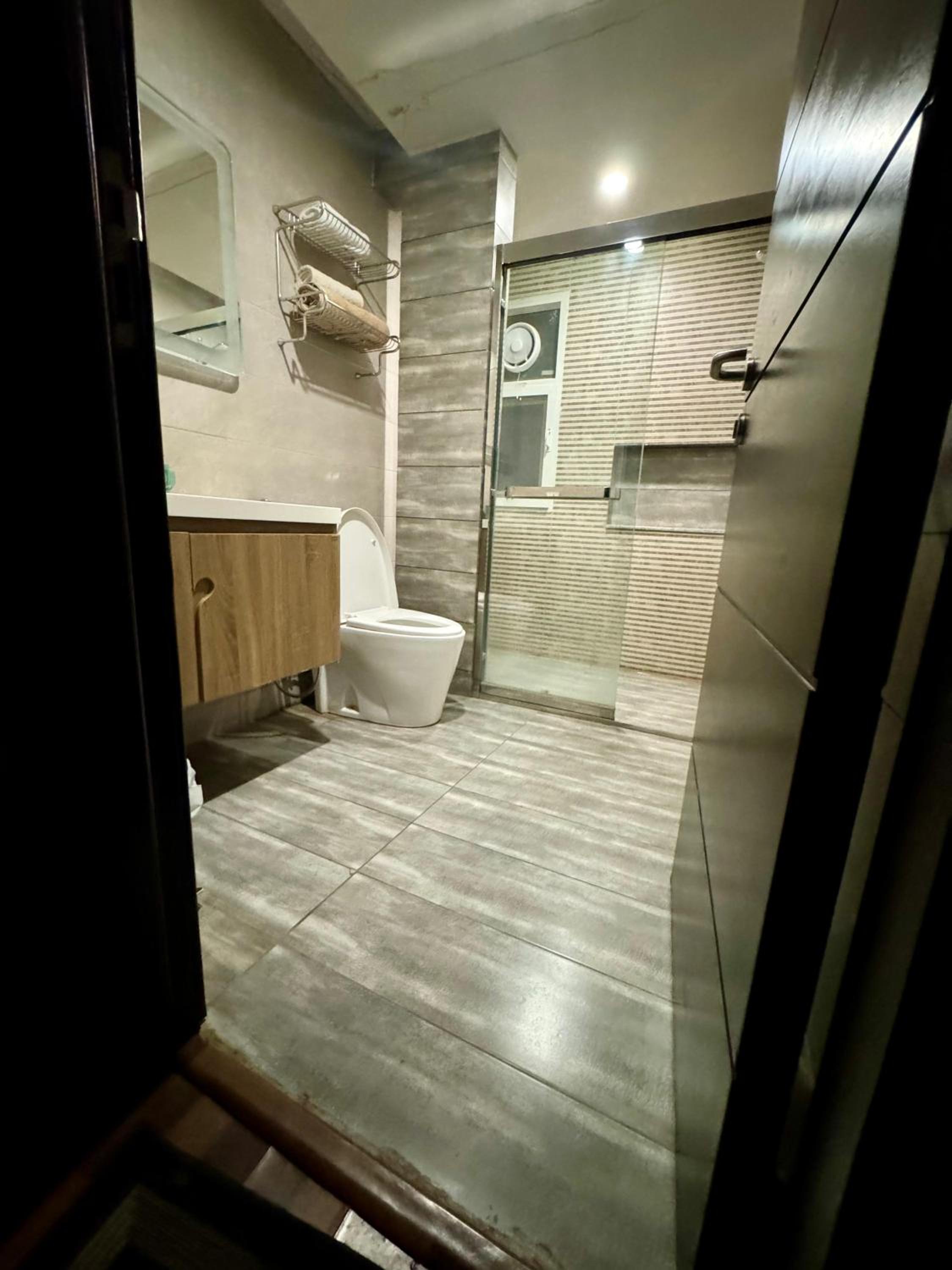 Luxury 2 bedroom room appartment in front of centorus in Elysium tower view 3