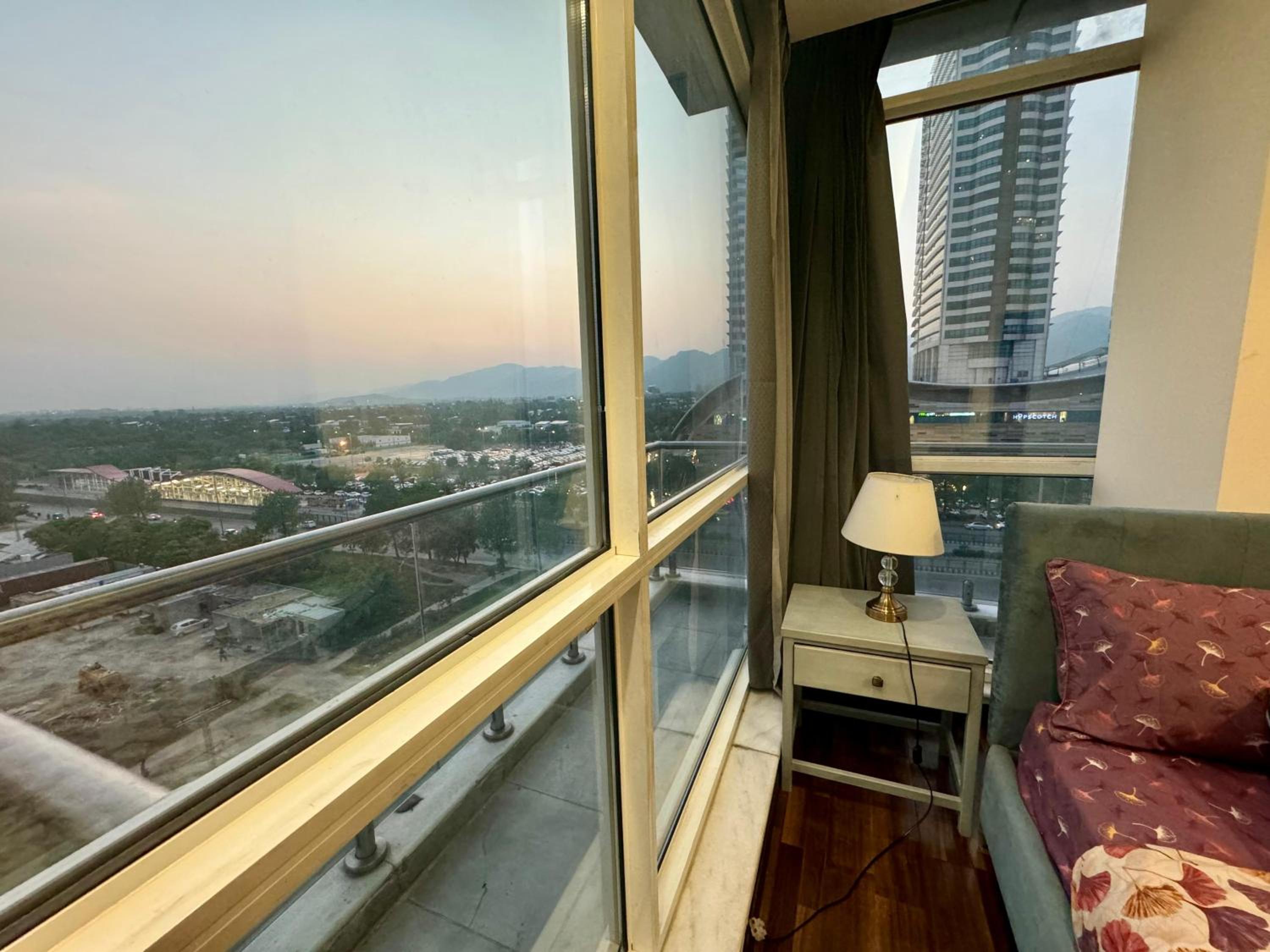 Luxury 2 bedroom room appartment in front of centorus in Elysium tower view 4