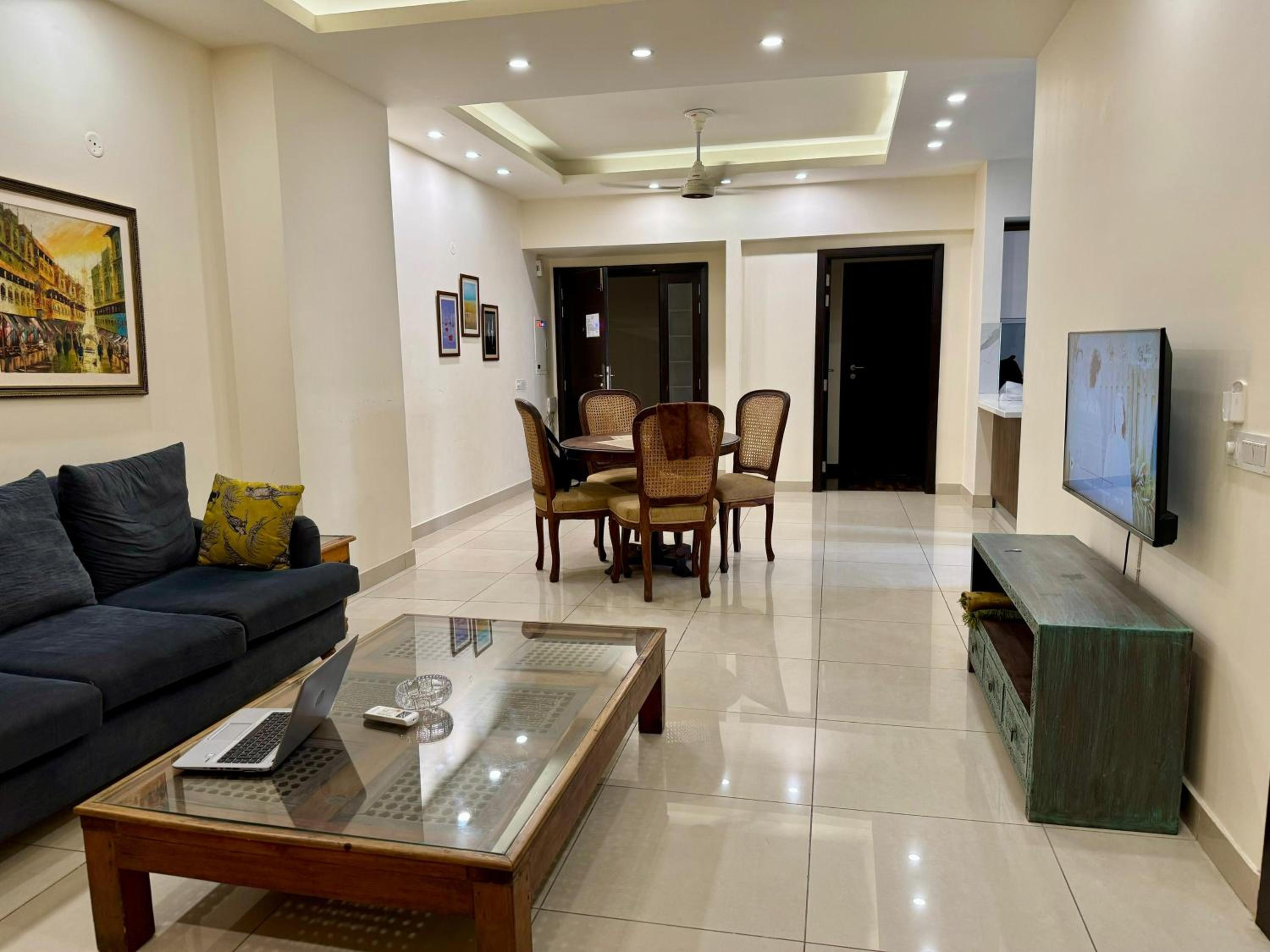 Luxury 2 bedroom room appartment in front of centorus in Elysium tower view 5