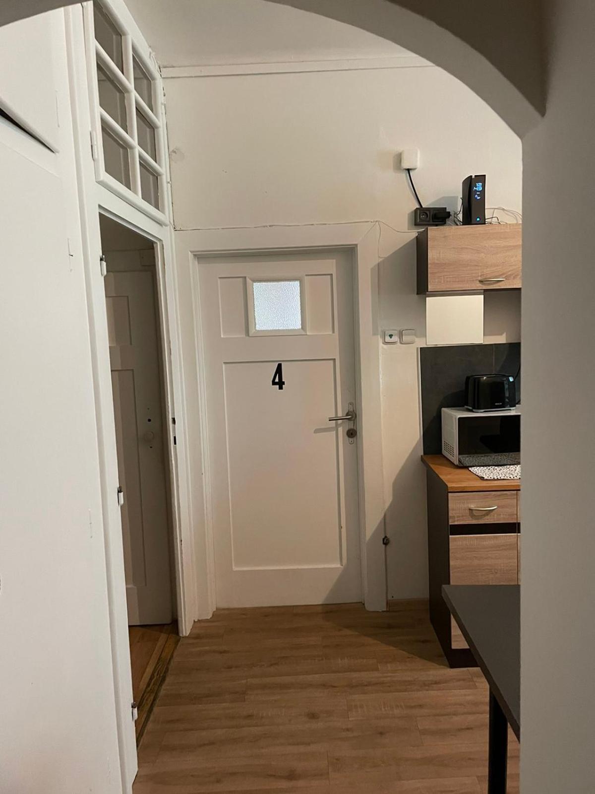Black Style ROOMS Moravske namesti