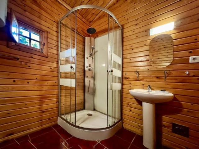 Redondo Lodges