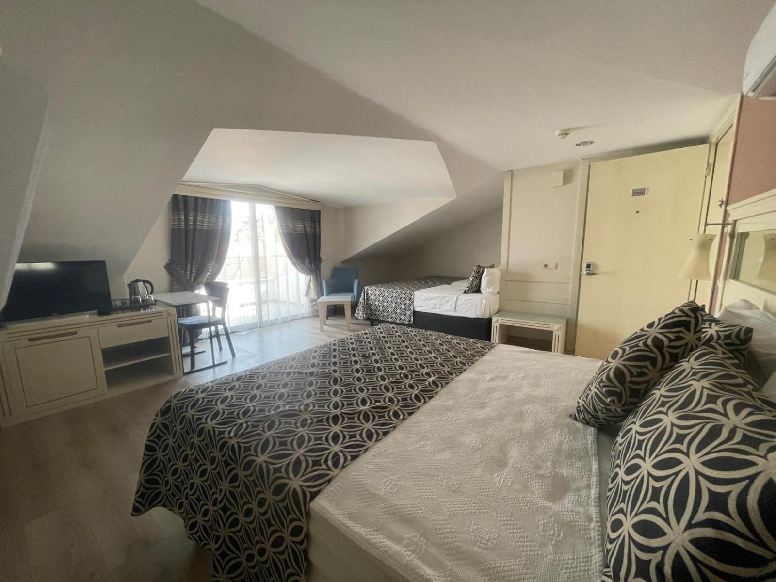 Tripolis Hotel 4