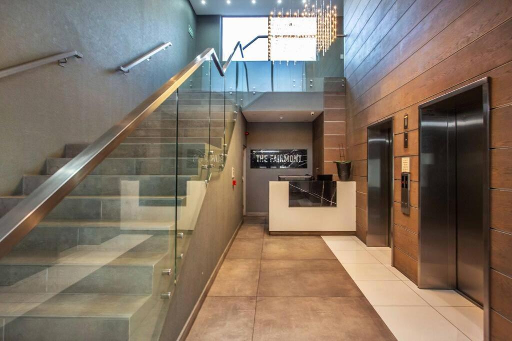 Sea Views 3 bed - The Fairmont - Sea Point BantryBay view 4