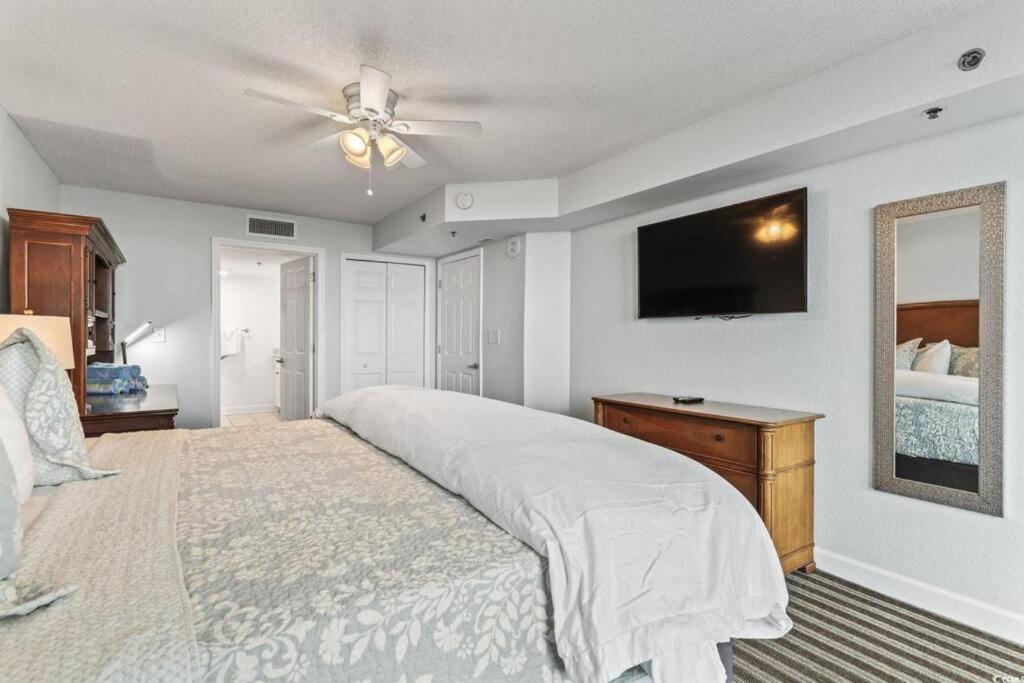 Spacious Luxurious 2B2B Ocean View Condo Sleeps 8 view 3
