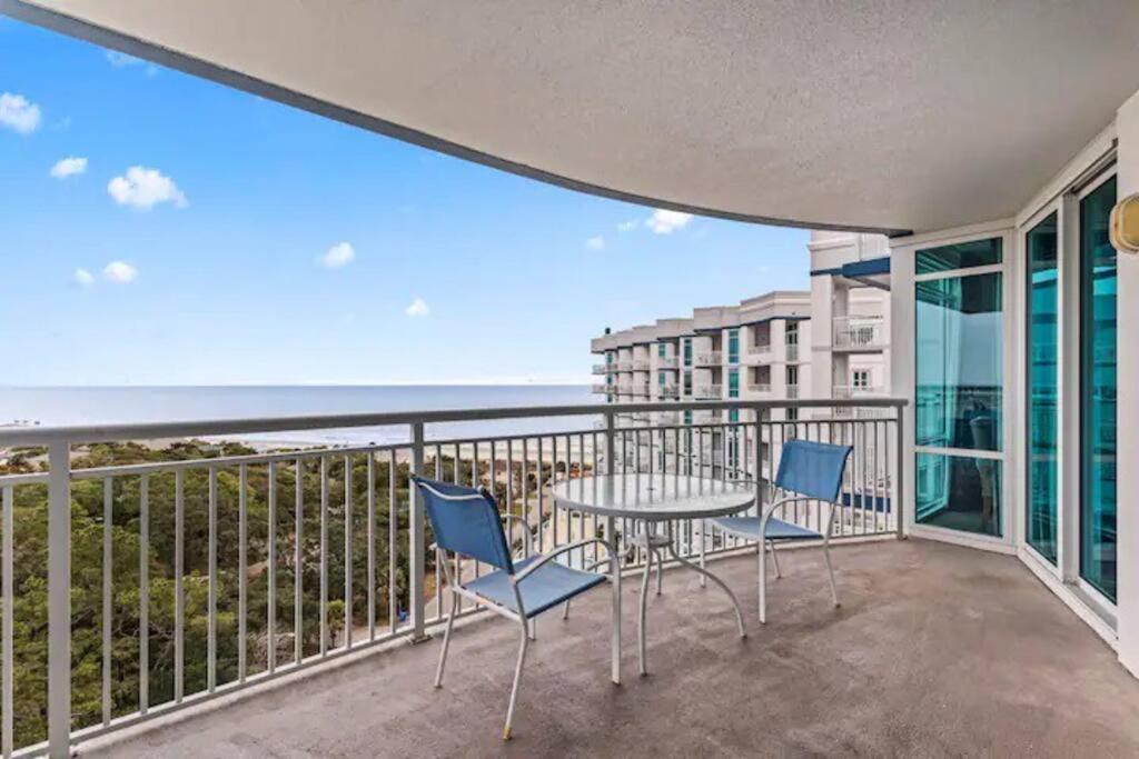Spacious Luxurious 2B2B Ocean View Condo Sleeps 8 view 4
