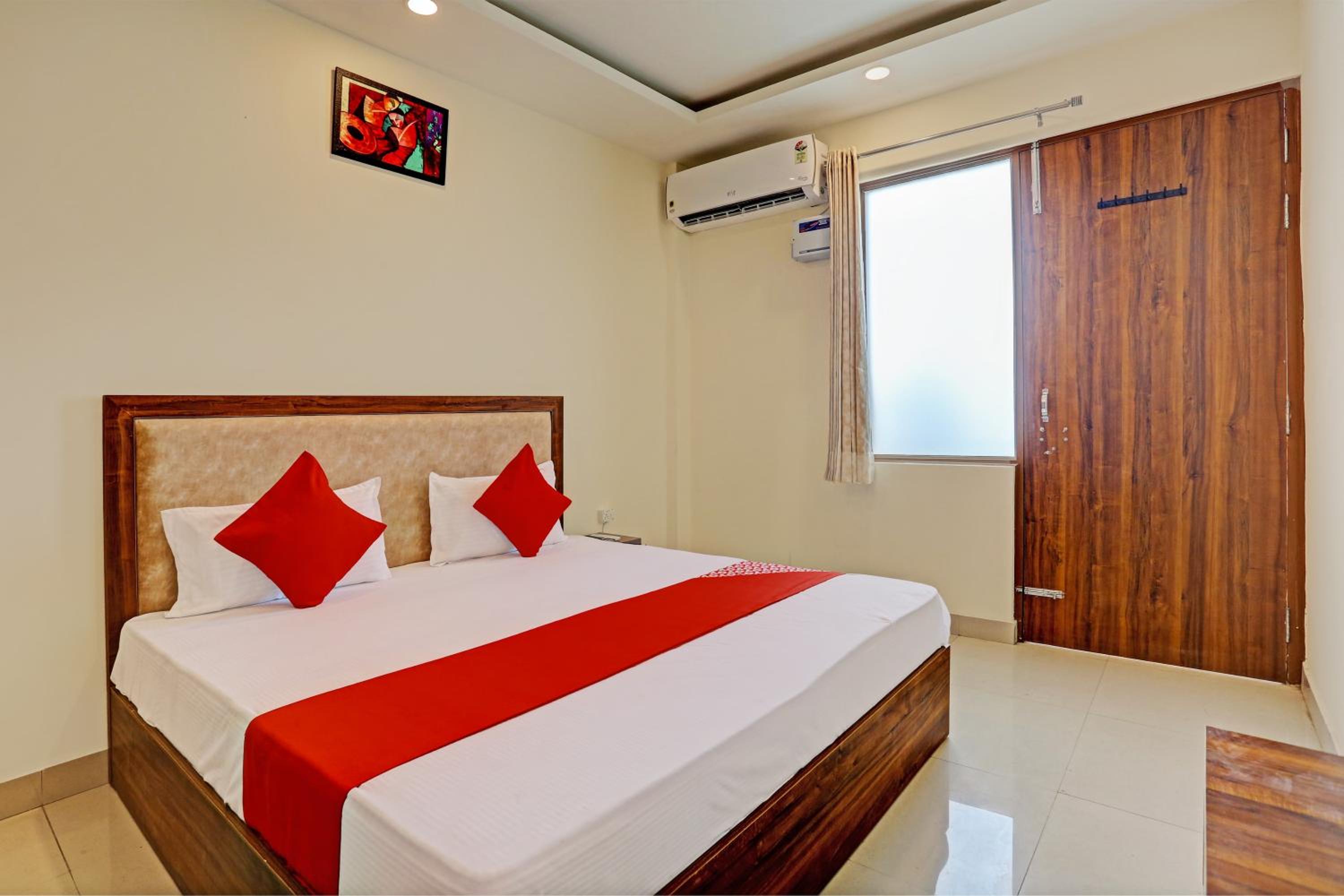 Hotel O Royal Residency view 4