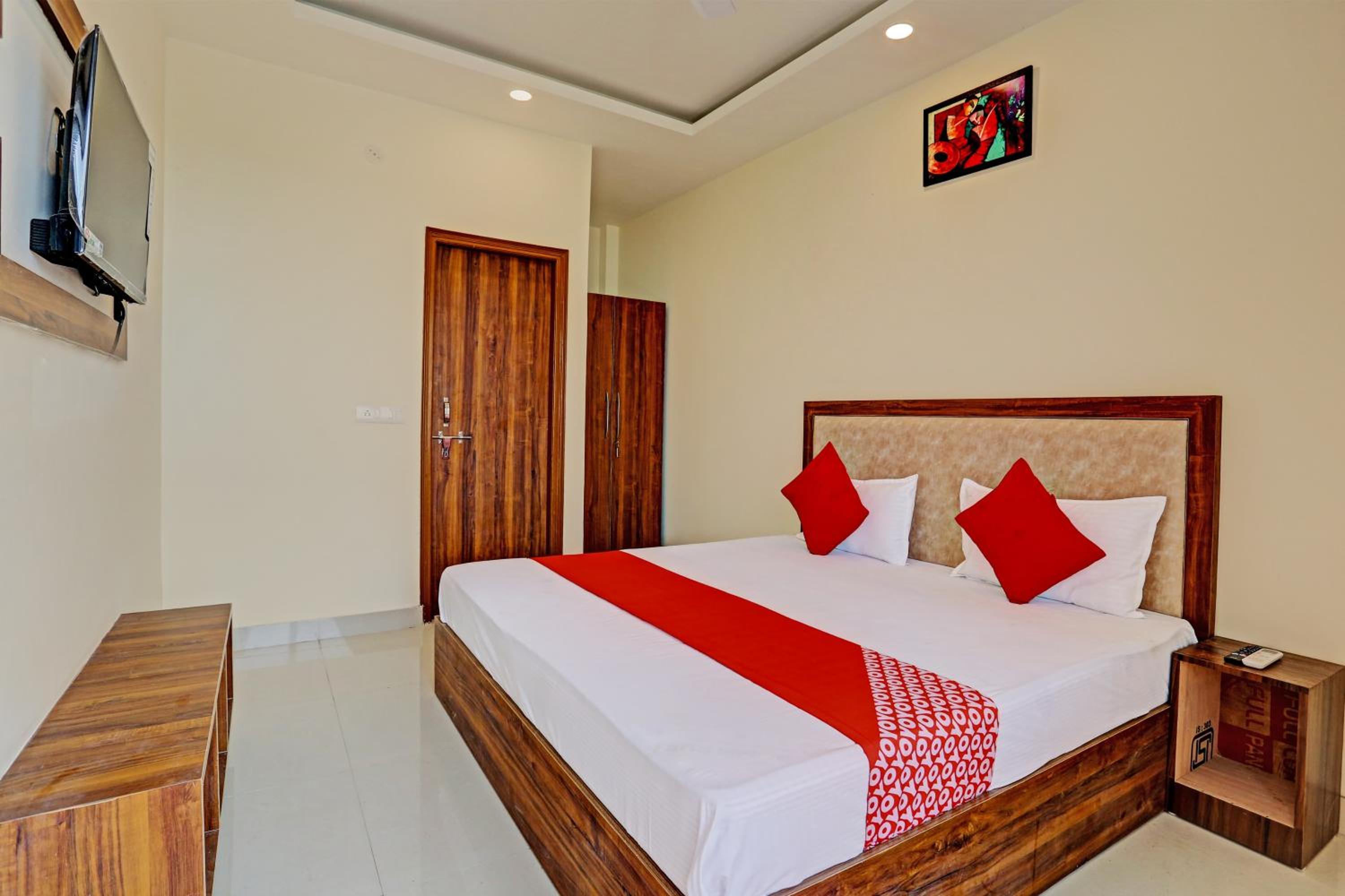 Hotel O Royal Residency view 3