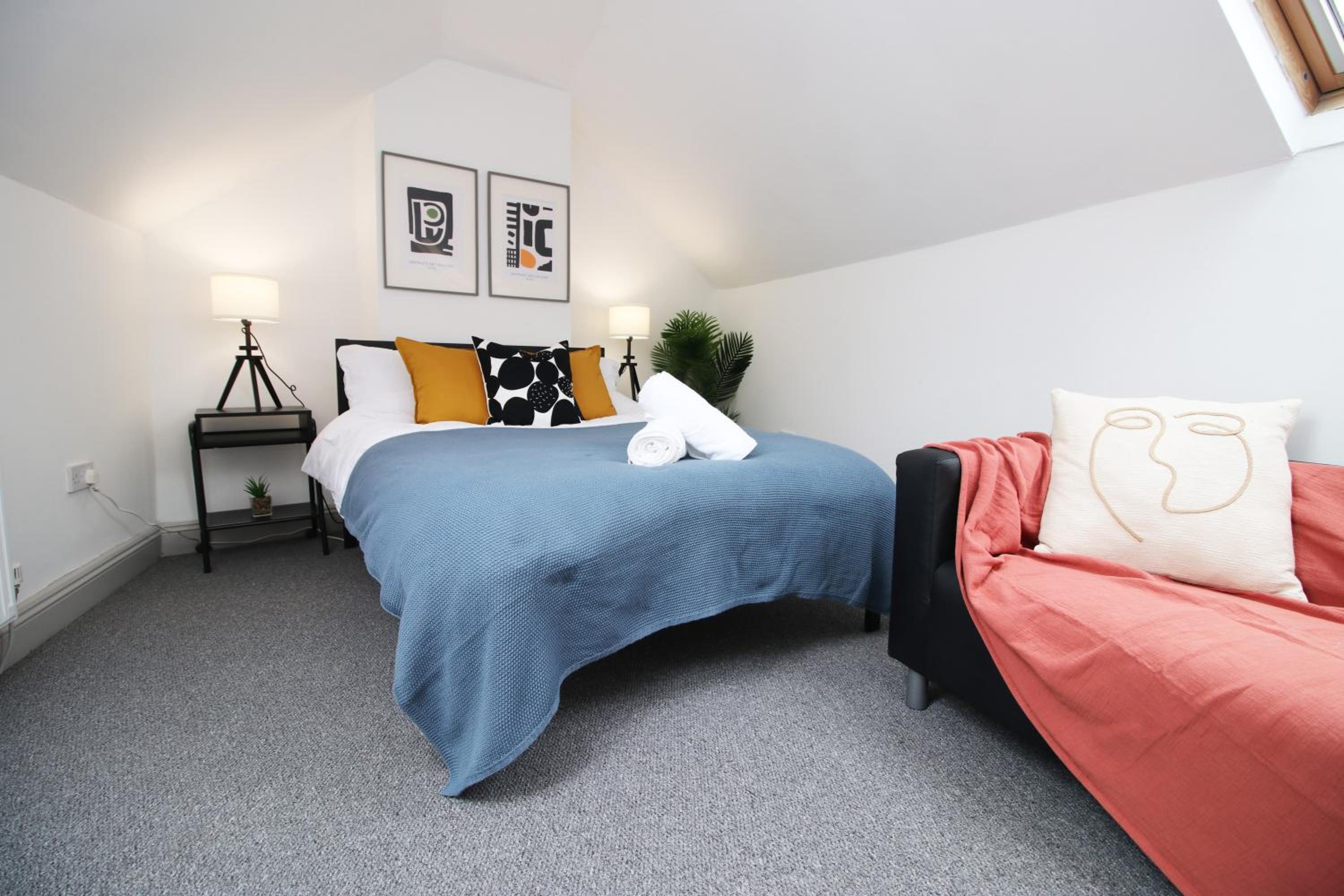 2 Bed Flat near Stadium with Street Parking by CTO Serviced Apartments