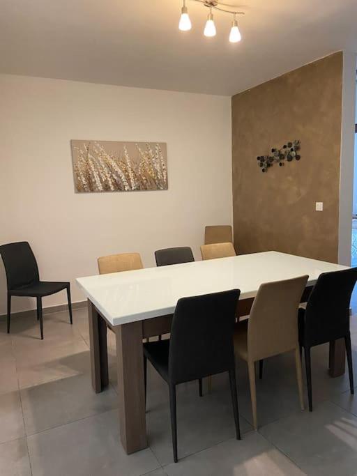 Eureka Mansions elegant & spacious apartment photo 5