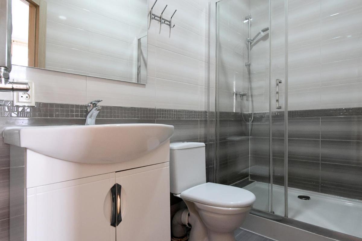 Buk Apartments on Doroshenka 25 view 2