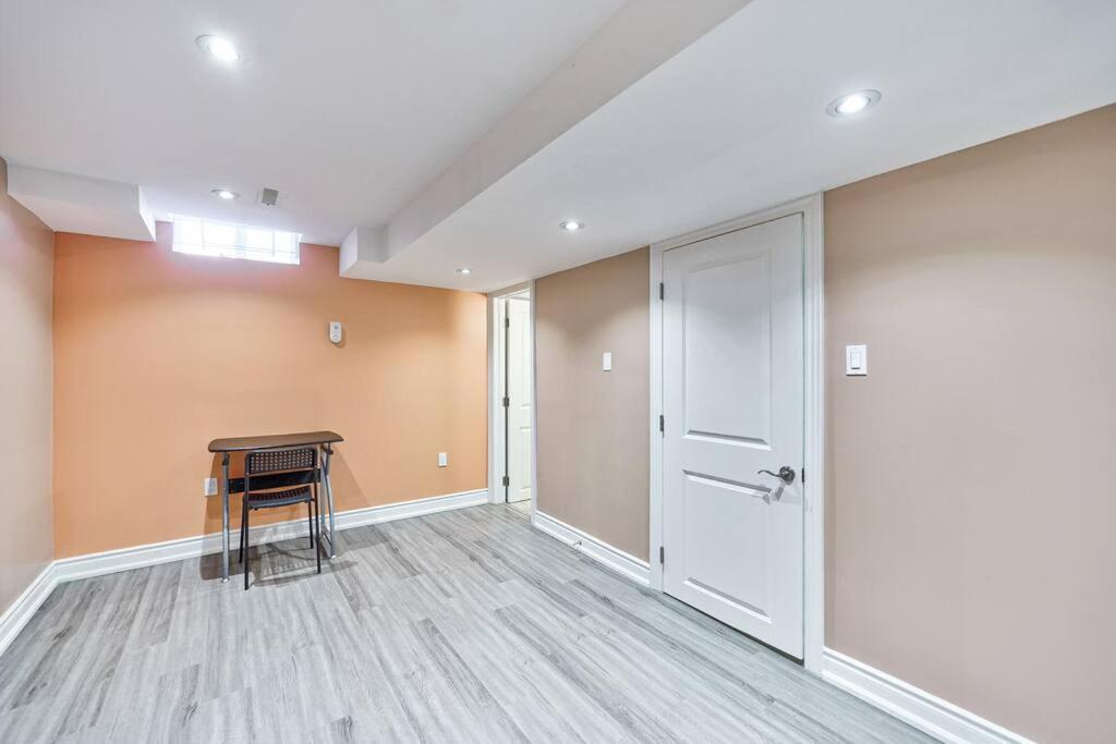 4BR Scarborough Gem, Freshly Renovated, 7 Car Parking