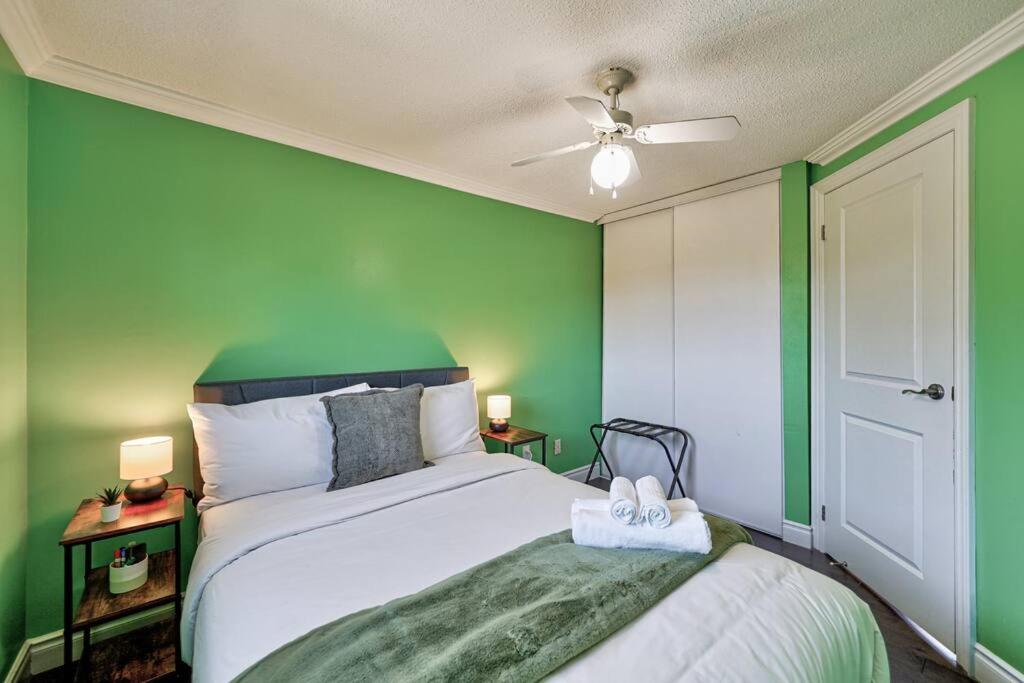 4BR Scarborough Gem, Freshly Renovated, 7 Car Parking