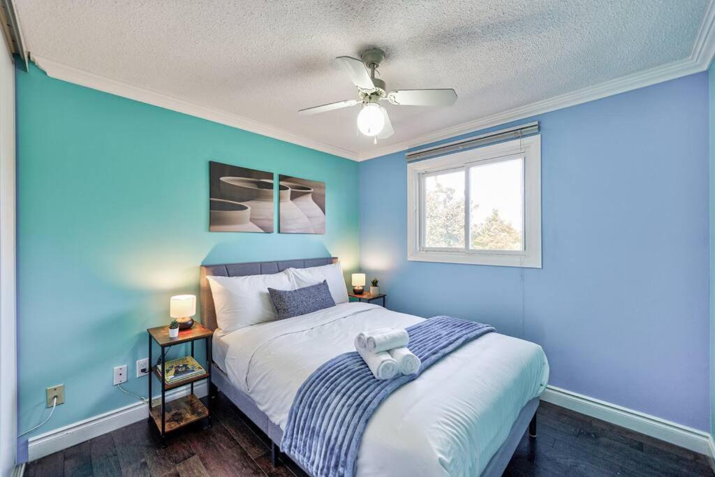 4BR Scarborough Gem, Freshly Renovated, 7 Car Parking