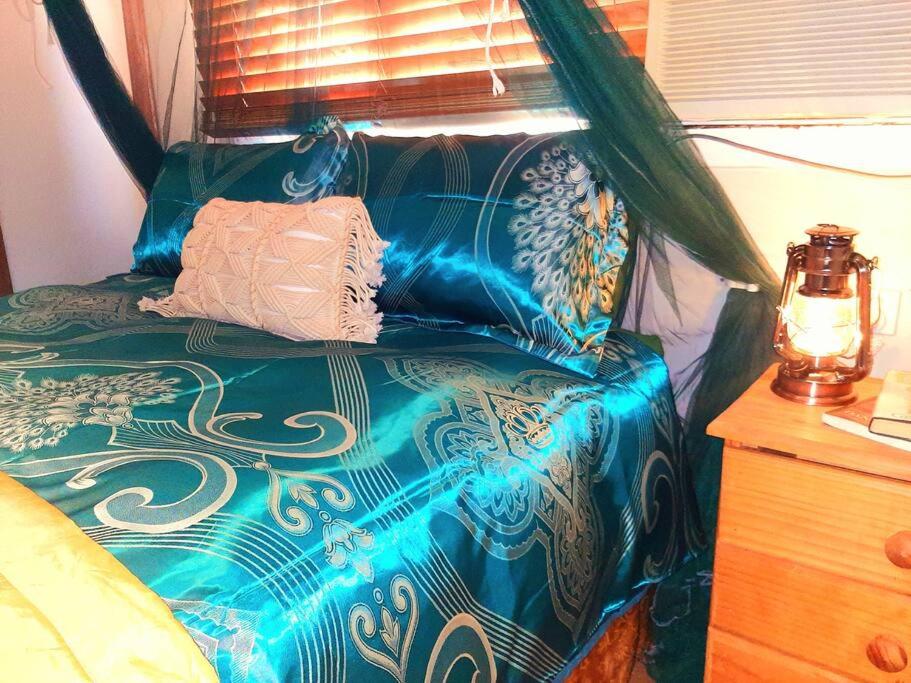 Rosewood Cottage -Entire 2 bedroom home with Netflix & WiFi