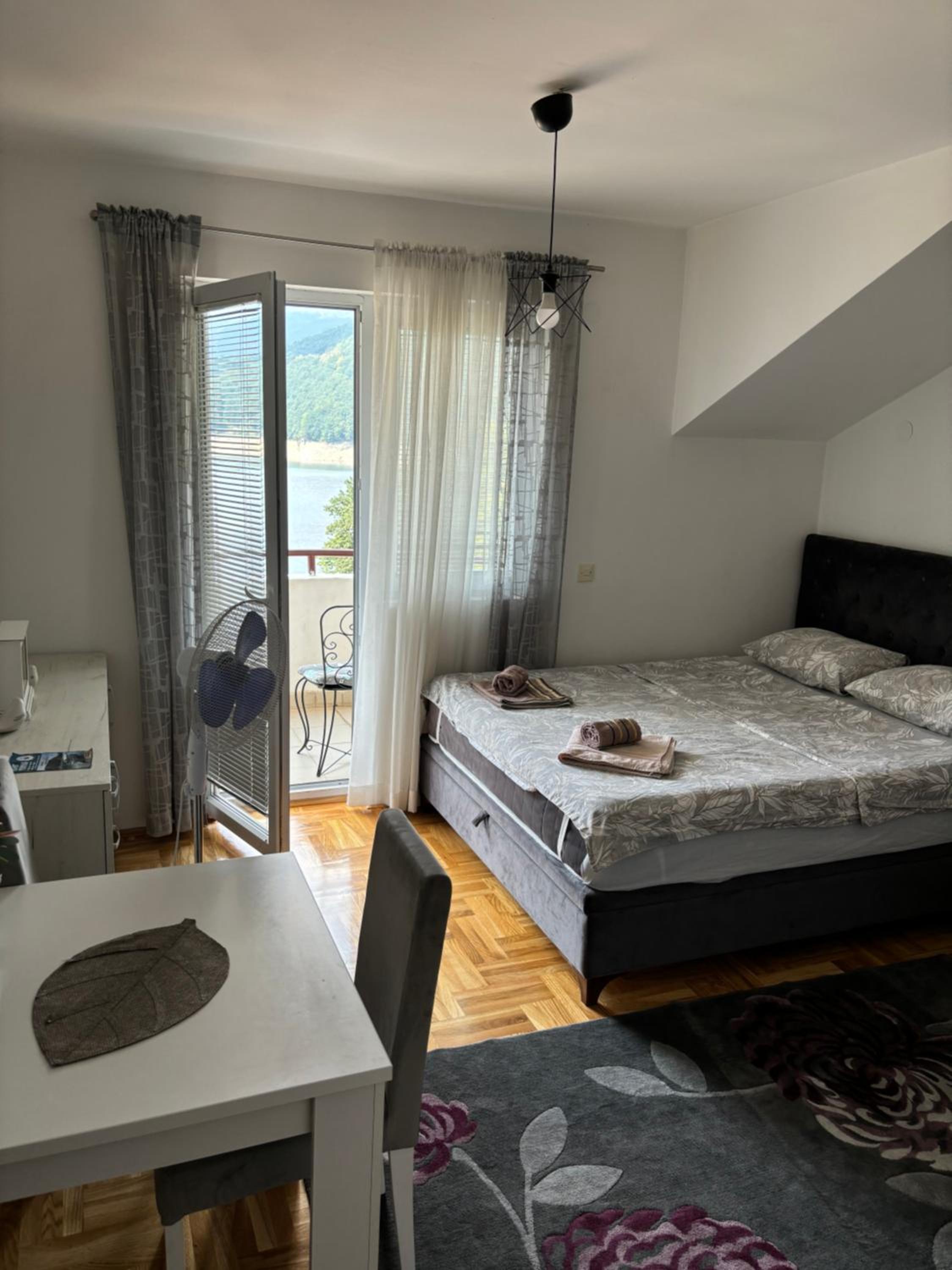 Zora Apartment