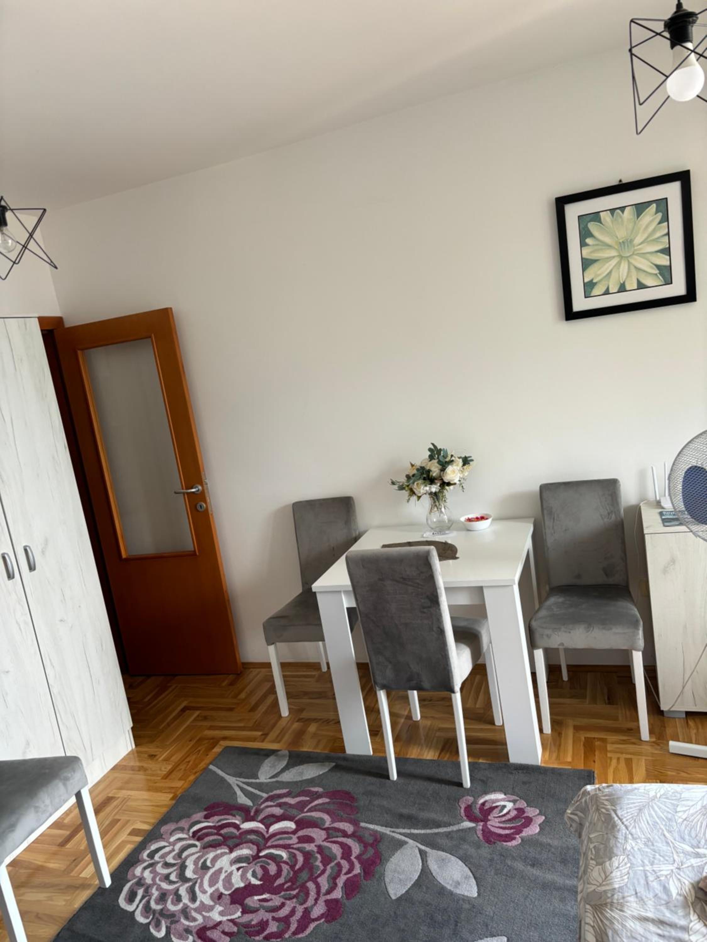 Zora Apartment