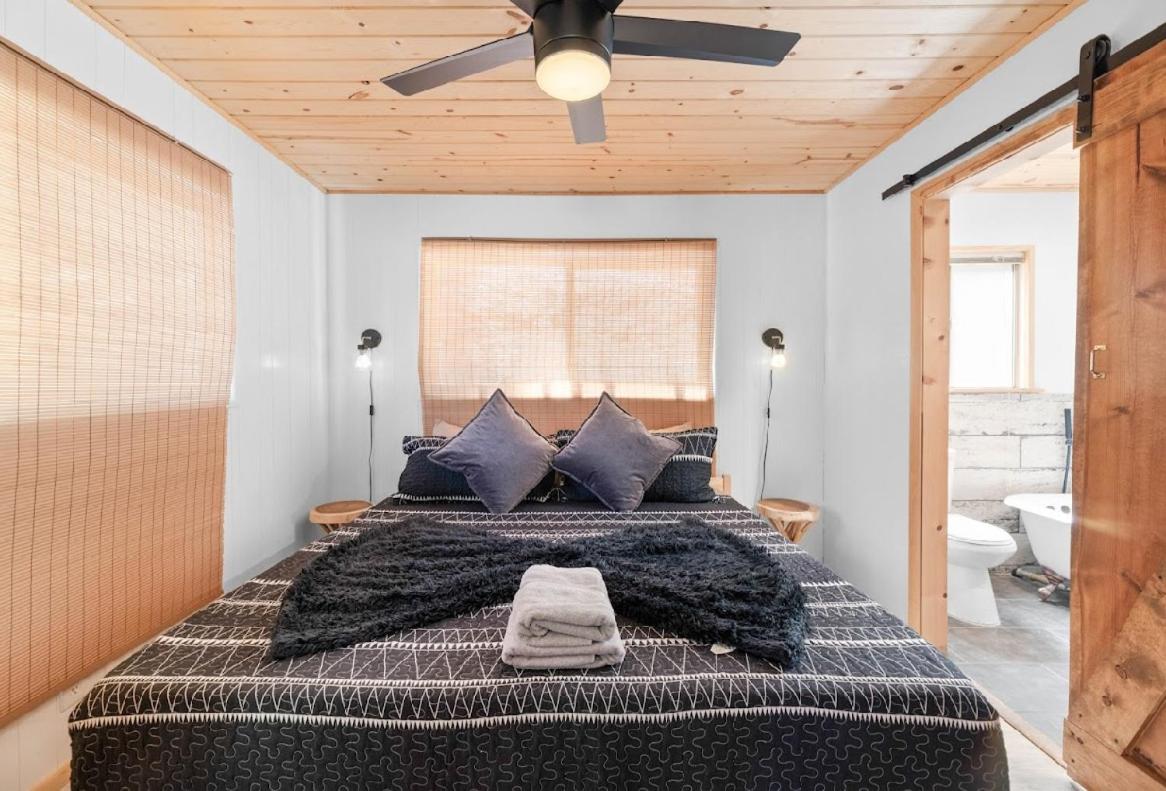 Central located Cabin with hottub in Big Bear Lake view 4