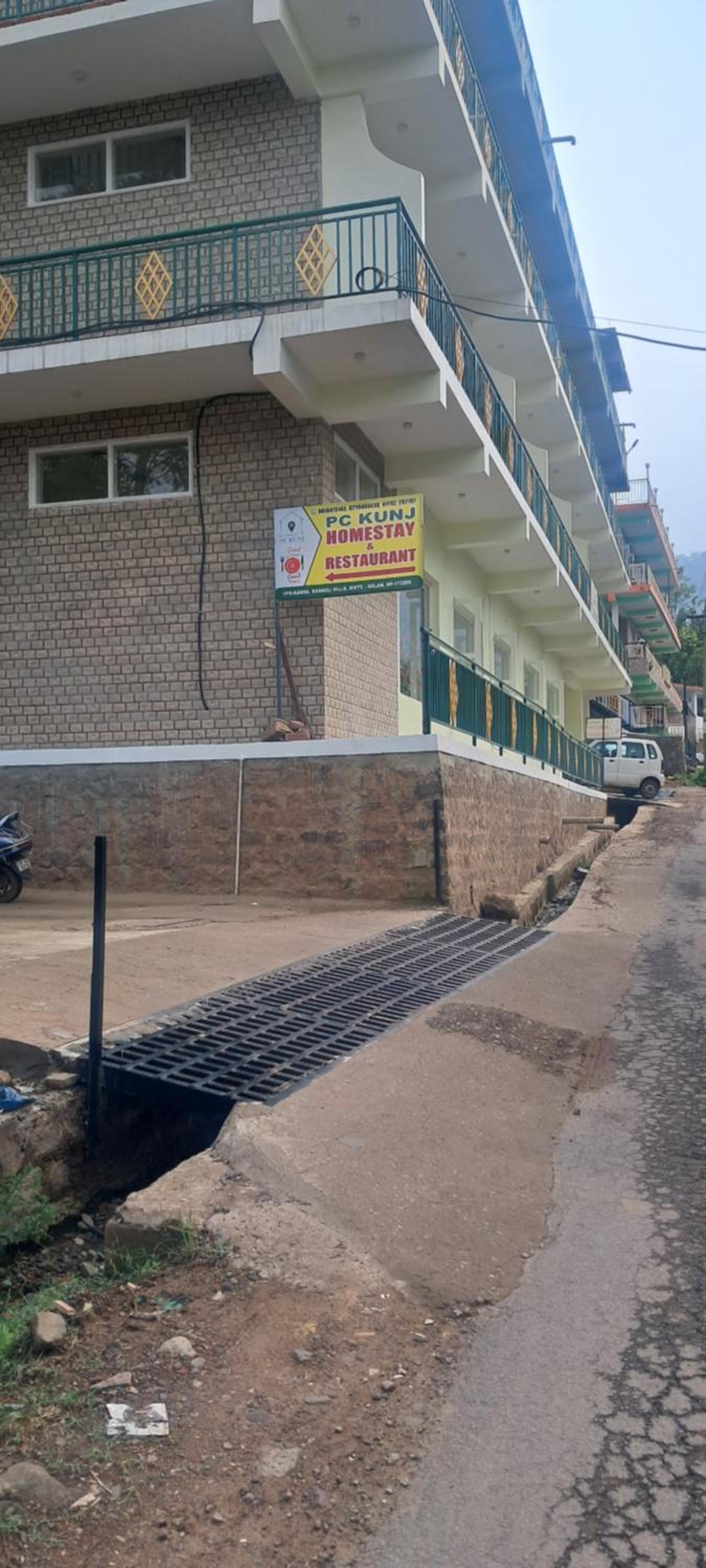 PC Kunj Kasauli hills Homestay Kanda-Gandhol view 2