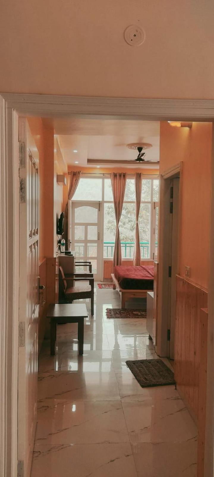 PC Kunj Kasauli hills Homestay Kanda-Gandhol view 5