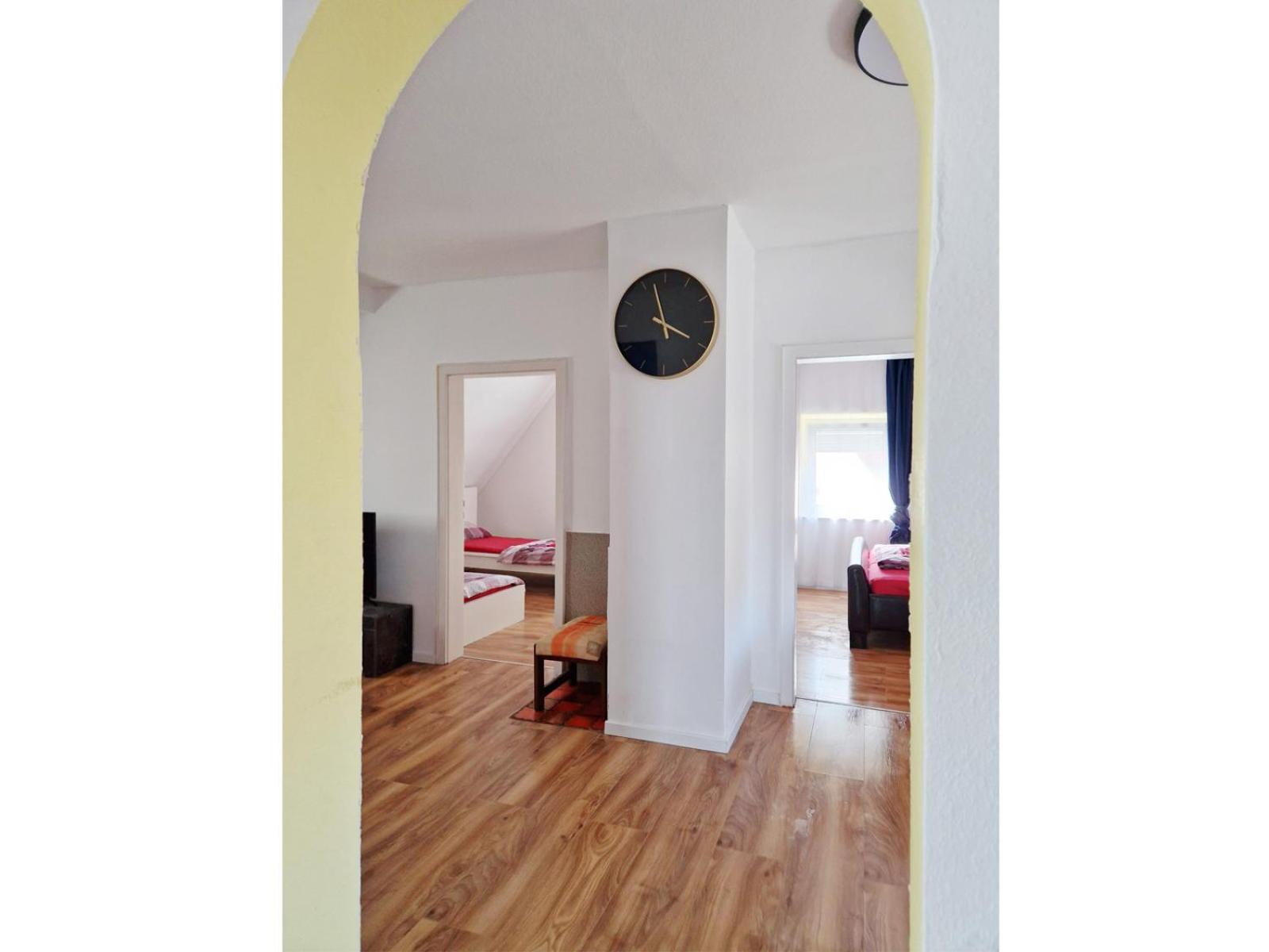 Wohnung Beth im Dachgeschoss mit Balkon
