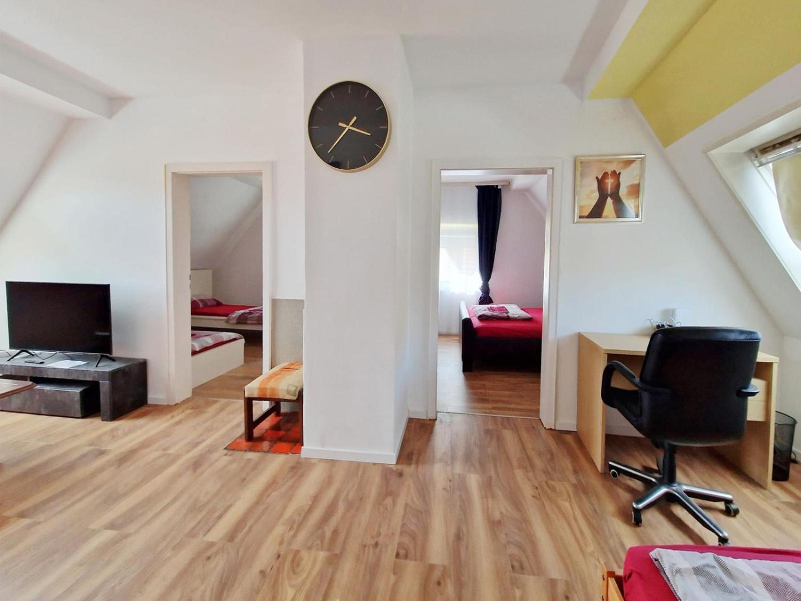 Wohnung Beth im Dachgeschoss mit Balkon